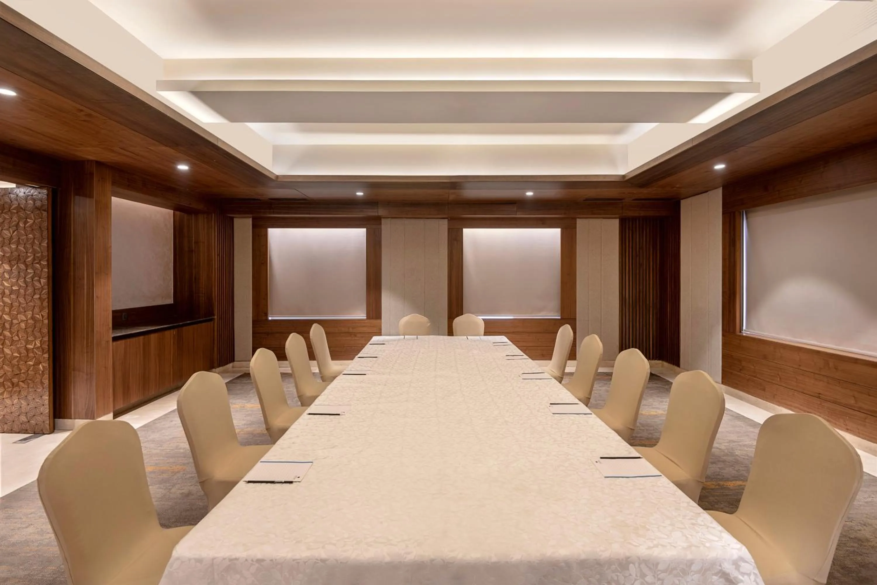 Meeting/conference room in Radisson Blu Towers Kaushambi Delhi NCR