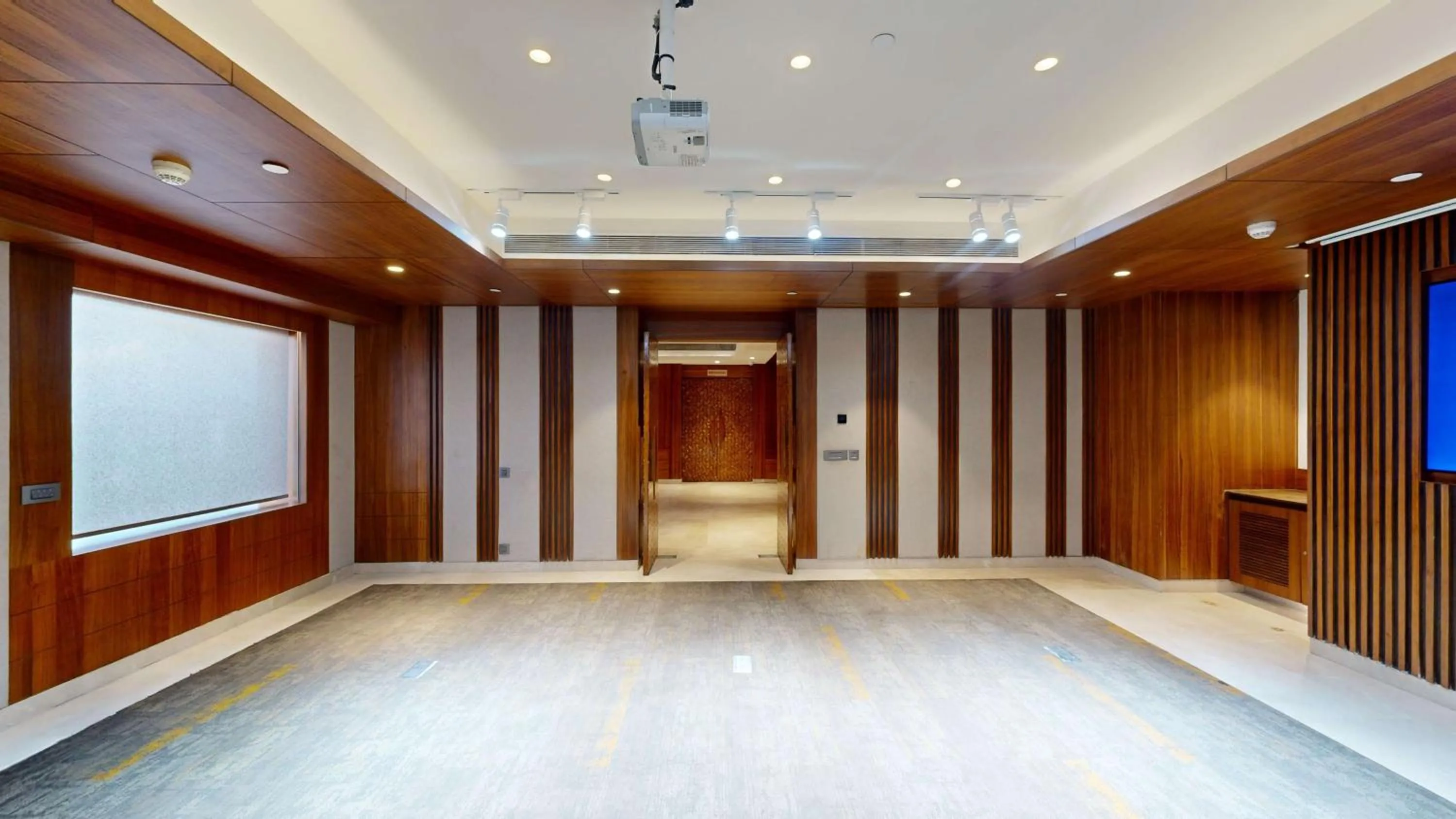 Meeting/conference room in Radisson Blu Towers Kaushambi Delhi NCR