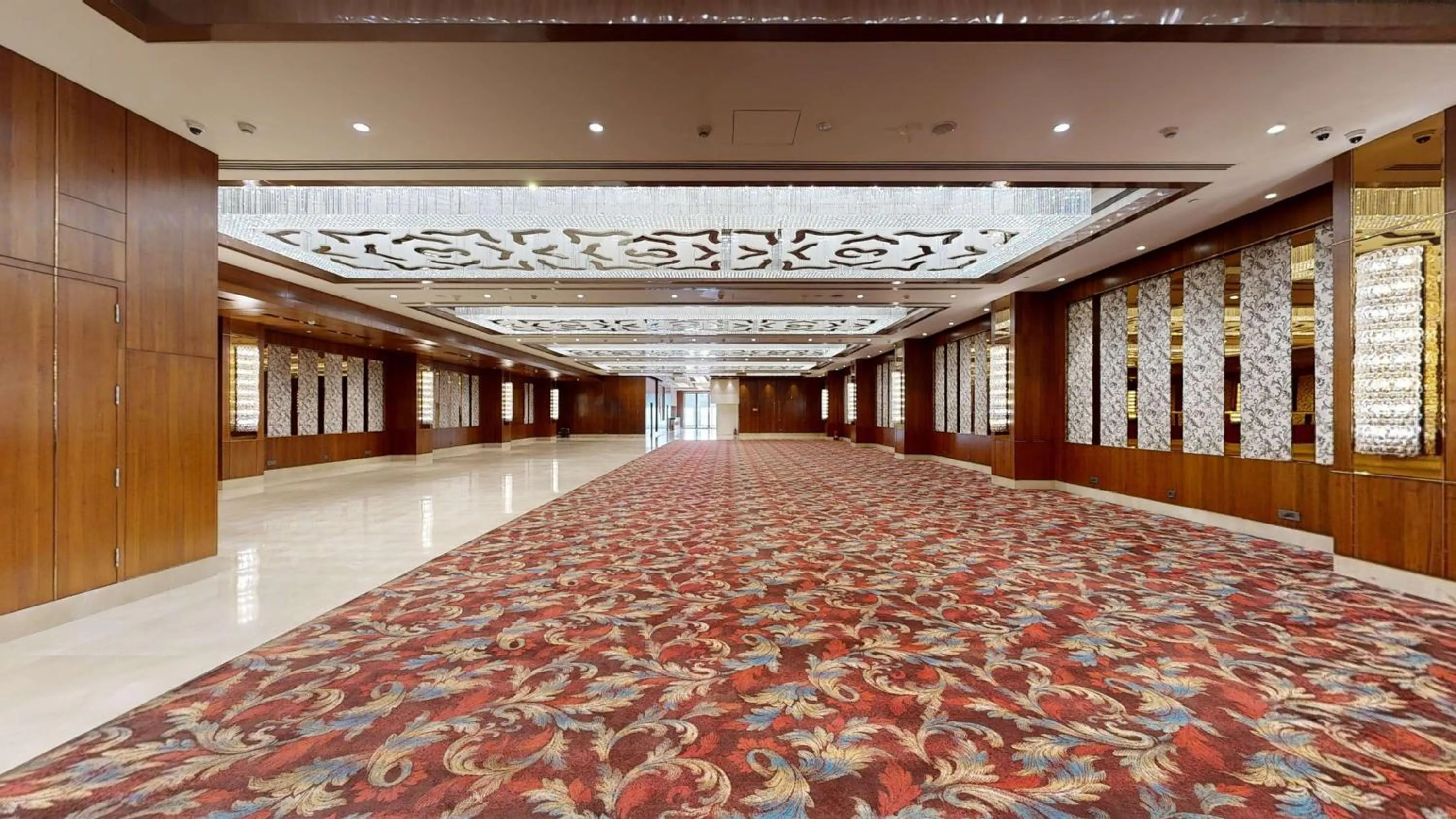 Banquet/Function facilities in Radisson Blu Towers Kaushambi Delhi NCR