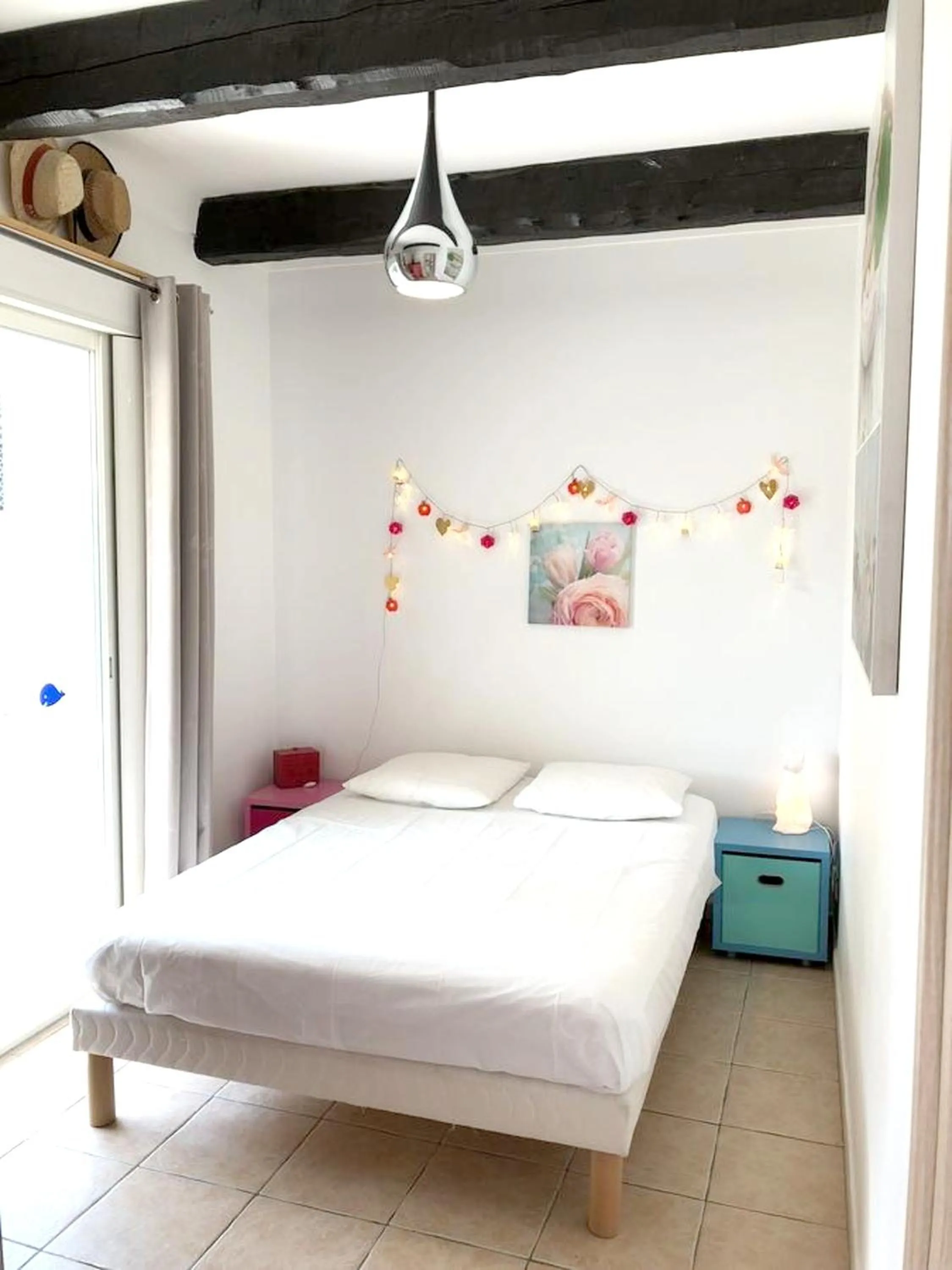 Photo of the whole room, Bed in Appartement moderne à Antibes avec jardin et terrasse