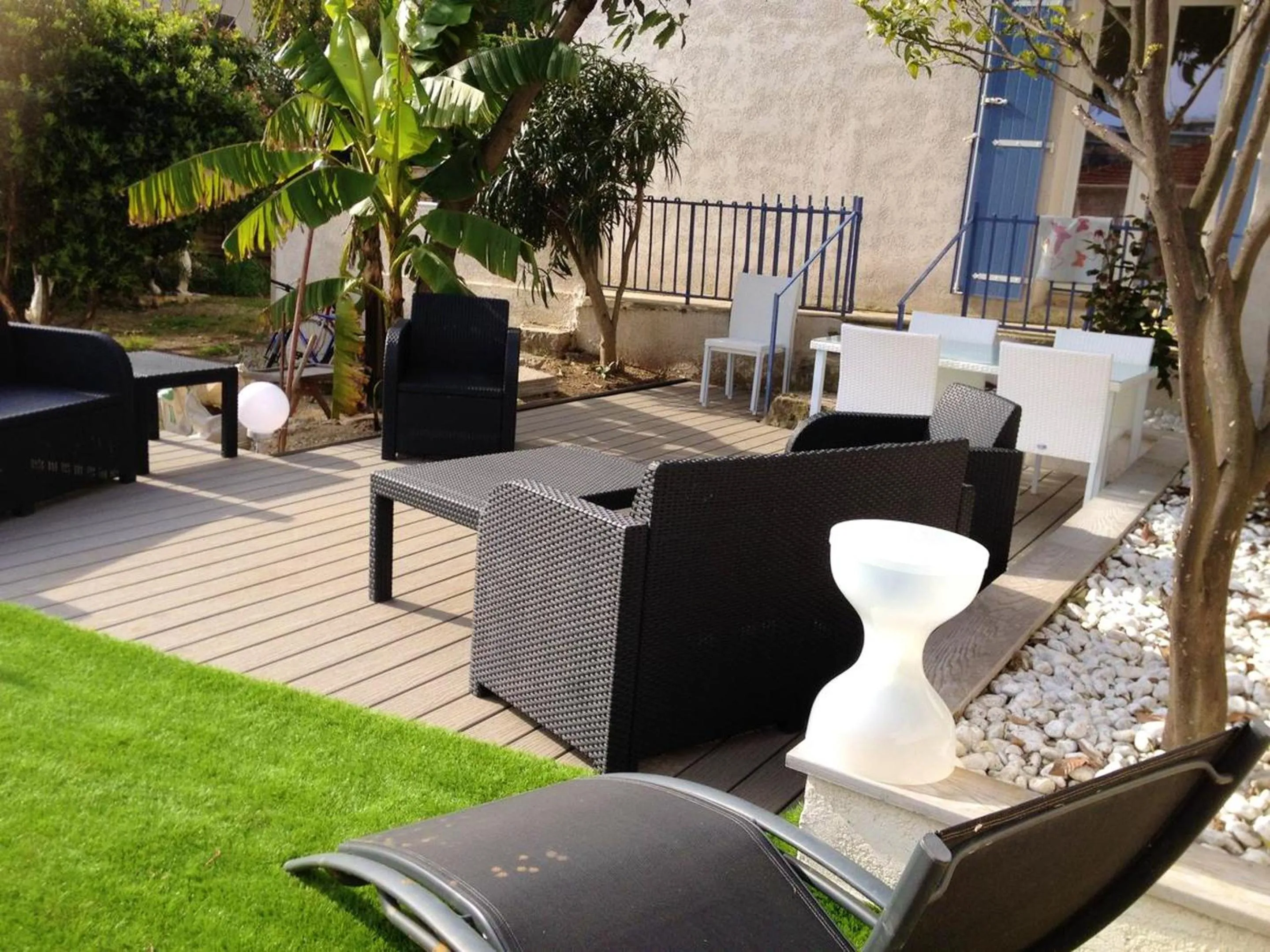 Balcony/Terrace in Appartement moderne à Antibes avec jardin et terrasse
