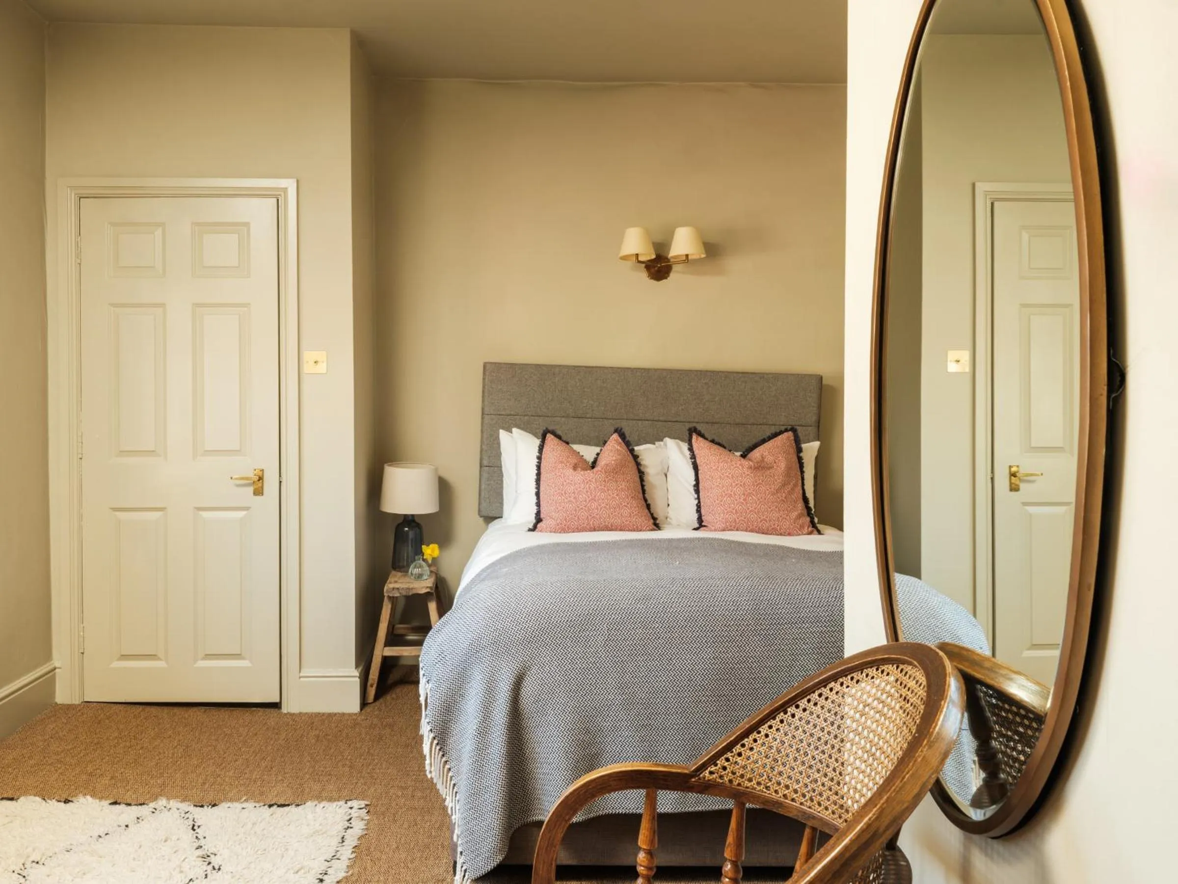 Bedroom, Bed in The Grosvenor Arms