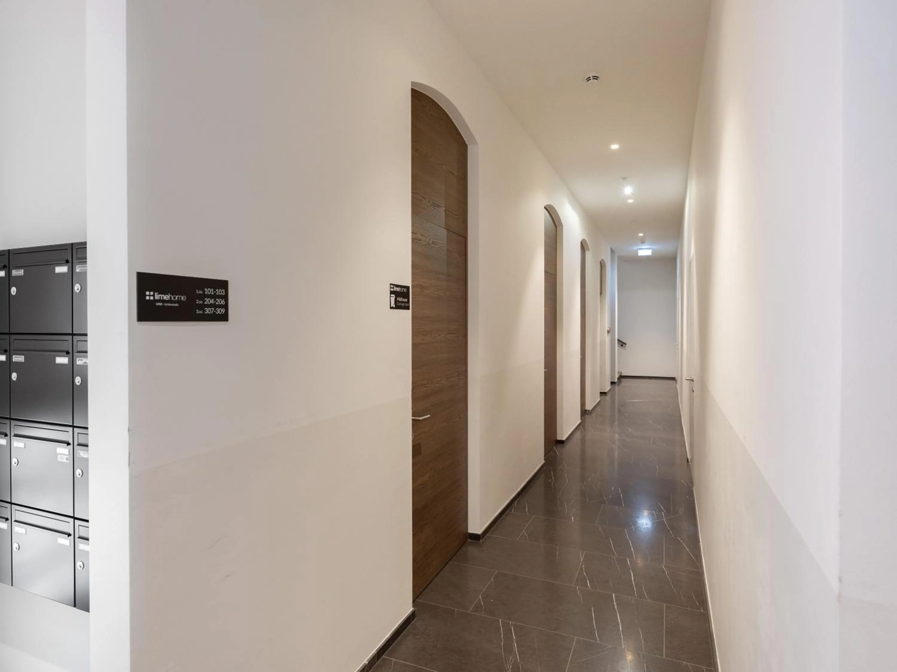 Property building in Limehome Linz Schillerstraße