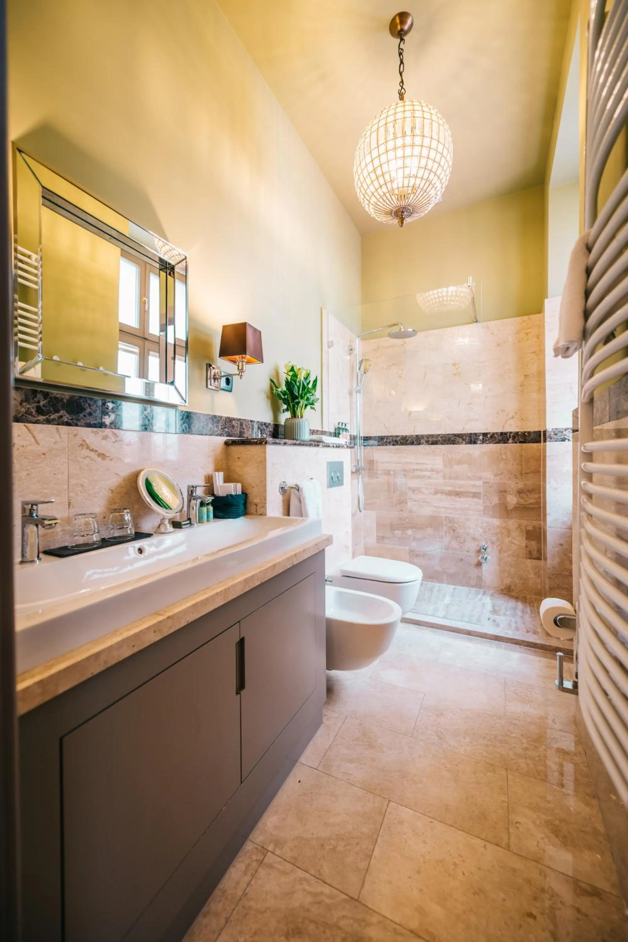 Shower in BALTAZÁR Boutique Hotel