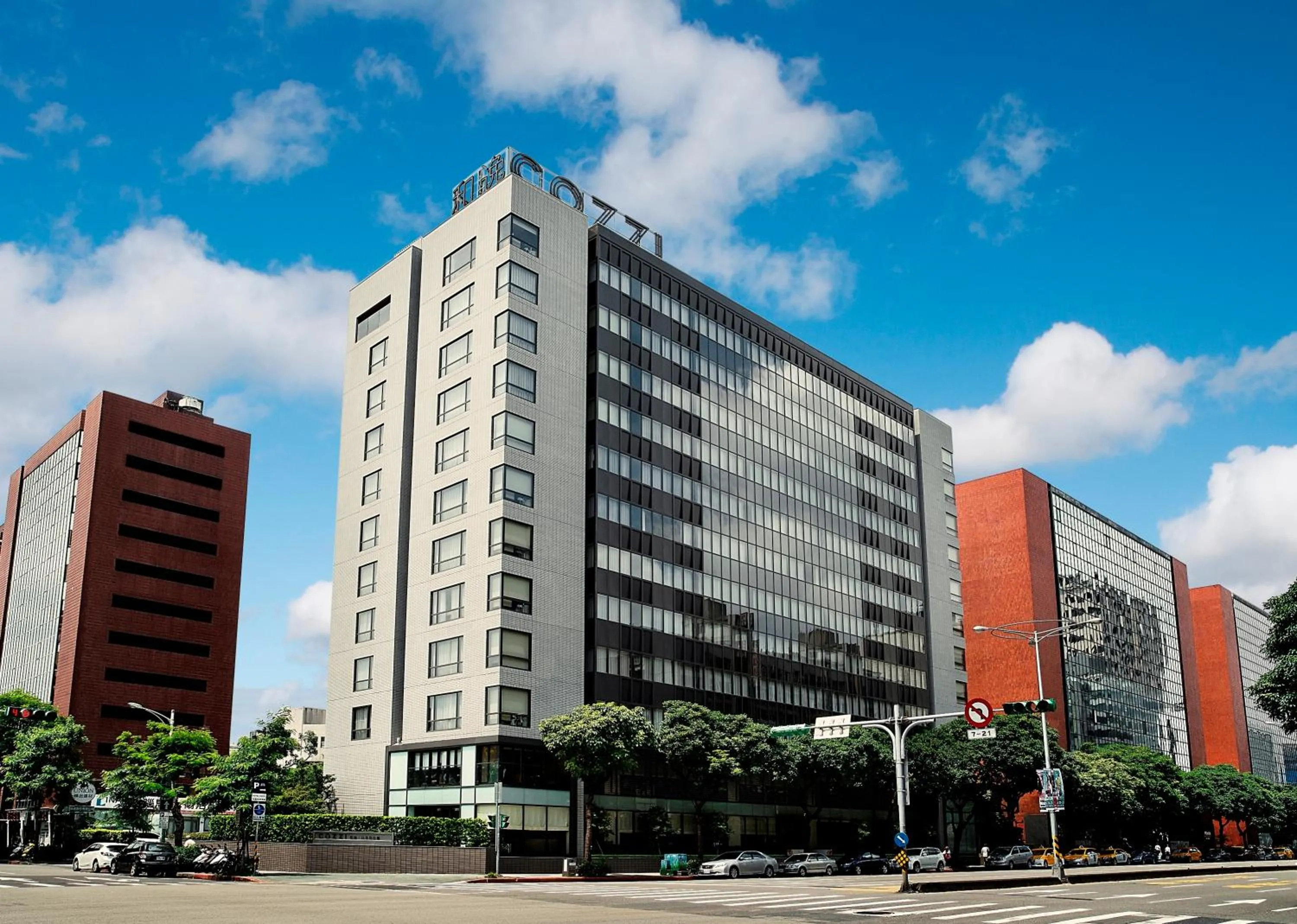 Facade/entrance in Hotel COZZI Minsheng Taipei