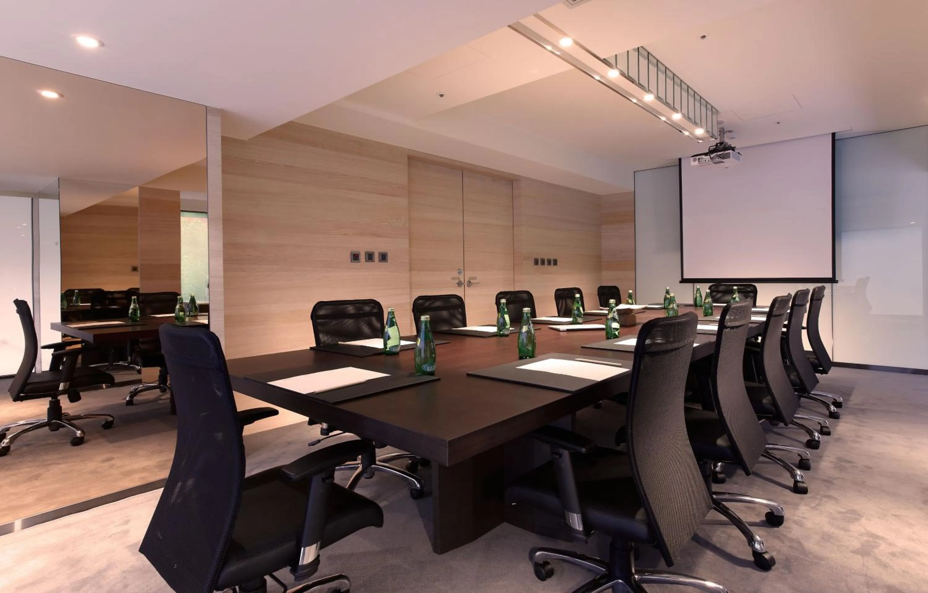 Business facilities in Hotel COZZI Minsheng Taipei