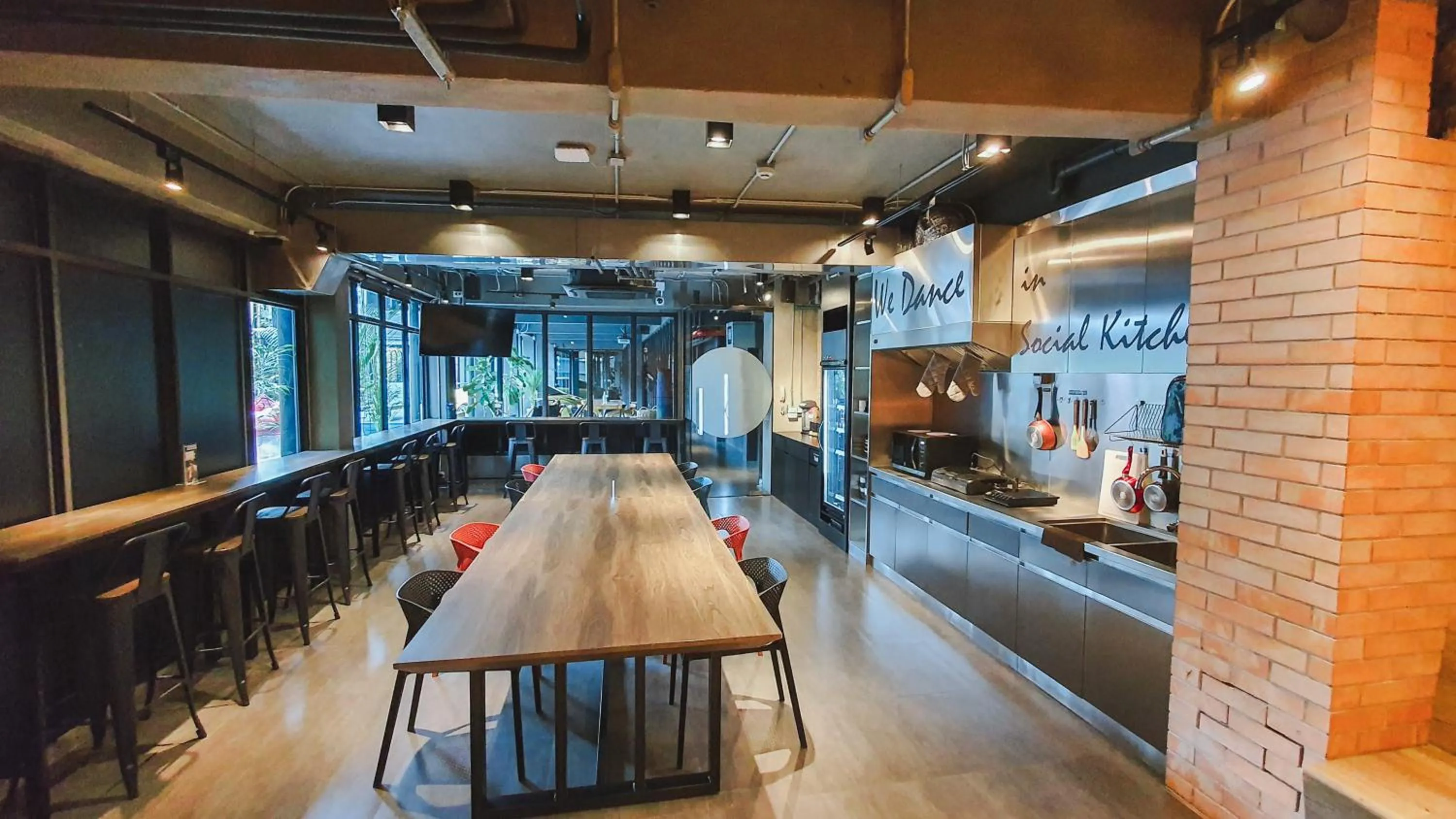 Kitchen or kitchenette in Hotel Ordinary Bangkok