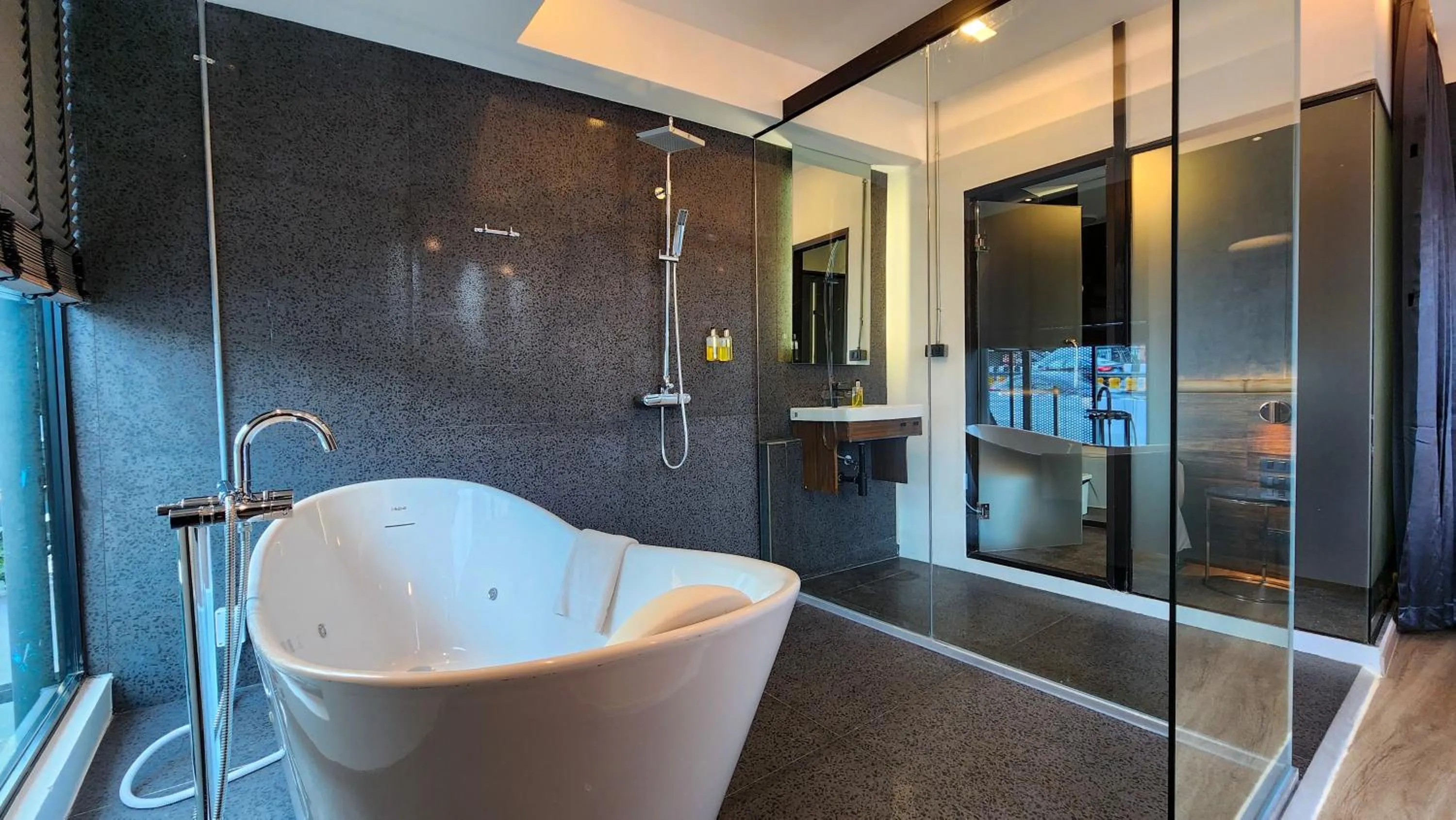 Shower in Hotel Ordinary Bangkok