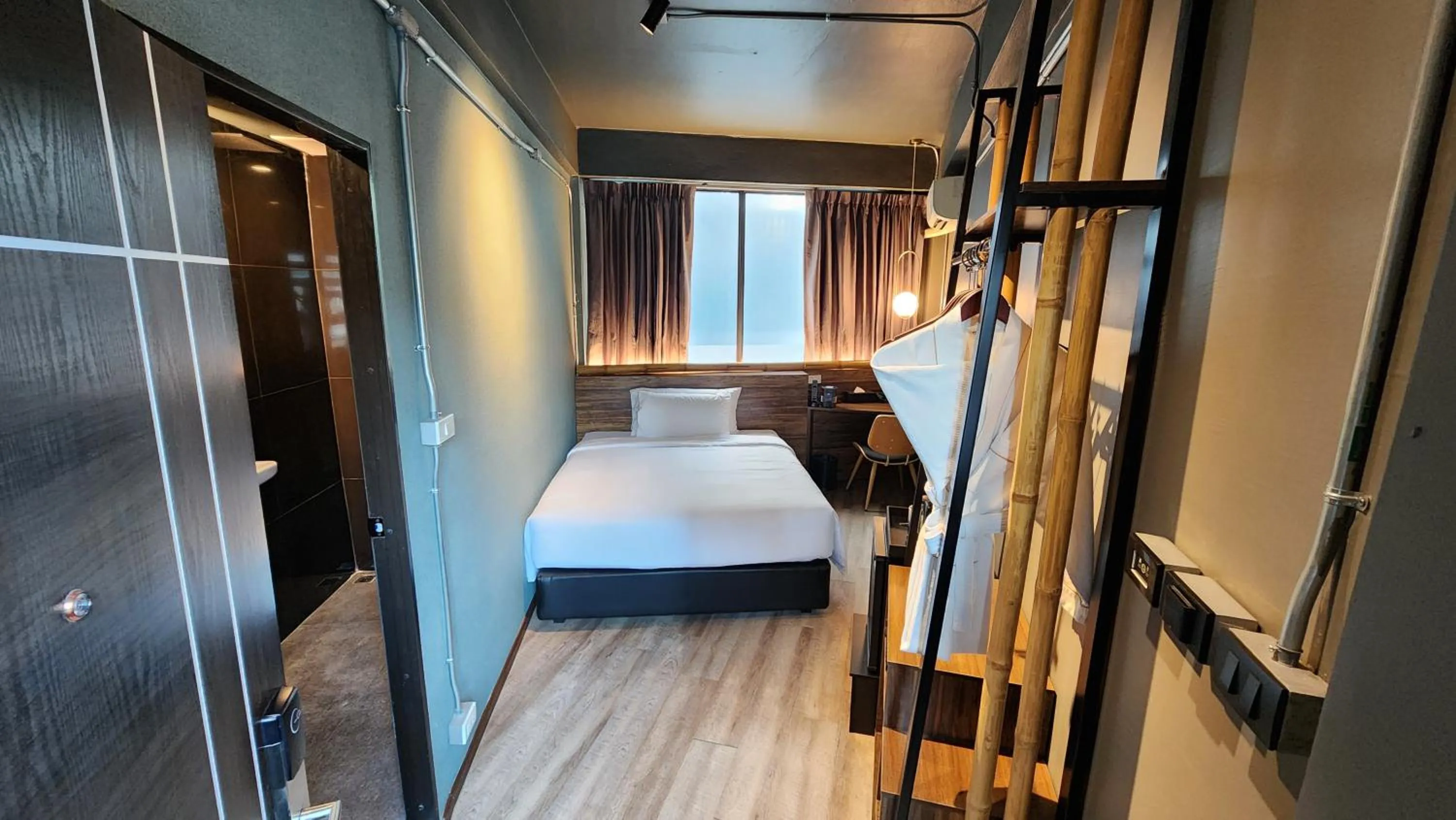 Photo of the whole room, Bed in Hotel Ordinary Bangkok