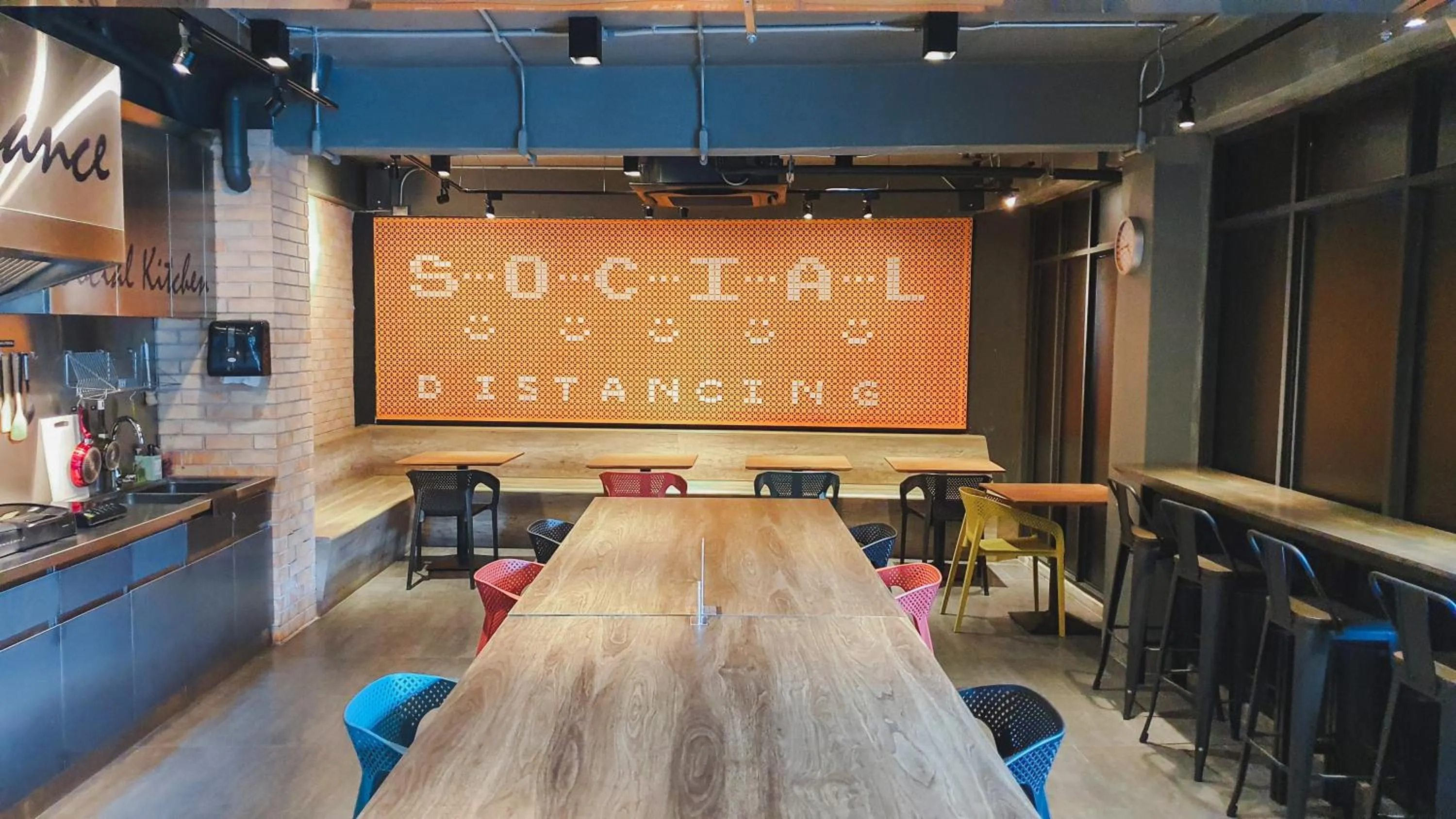 Kitchen or kitchenette in Hotel Ordinary Bangkok