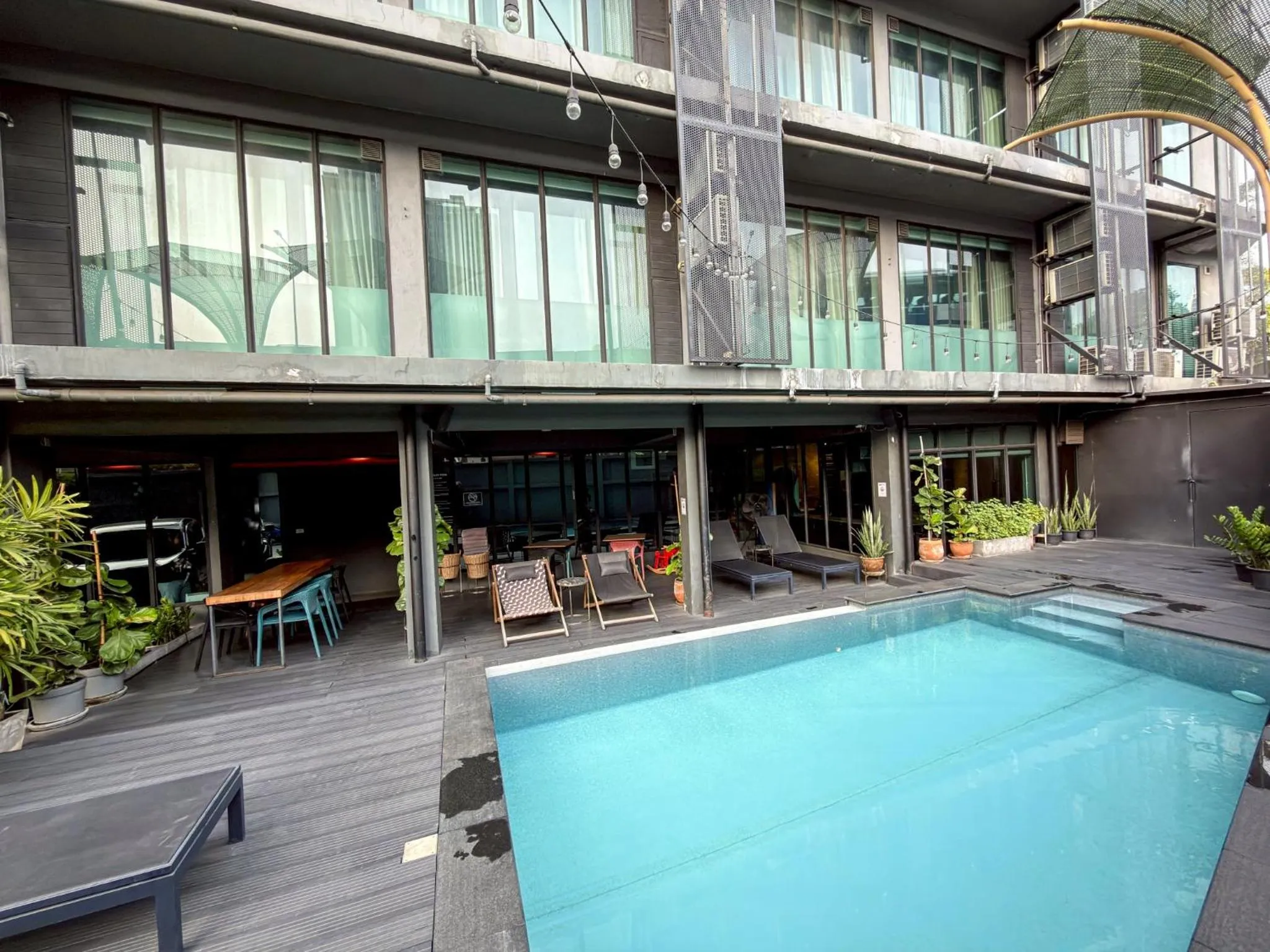 Swimming pool in Hotel Ordinary Bangkok