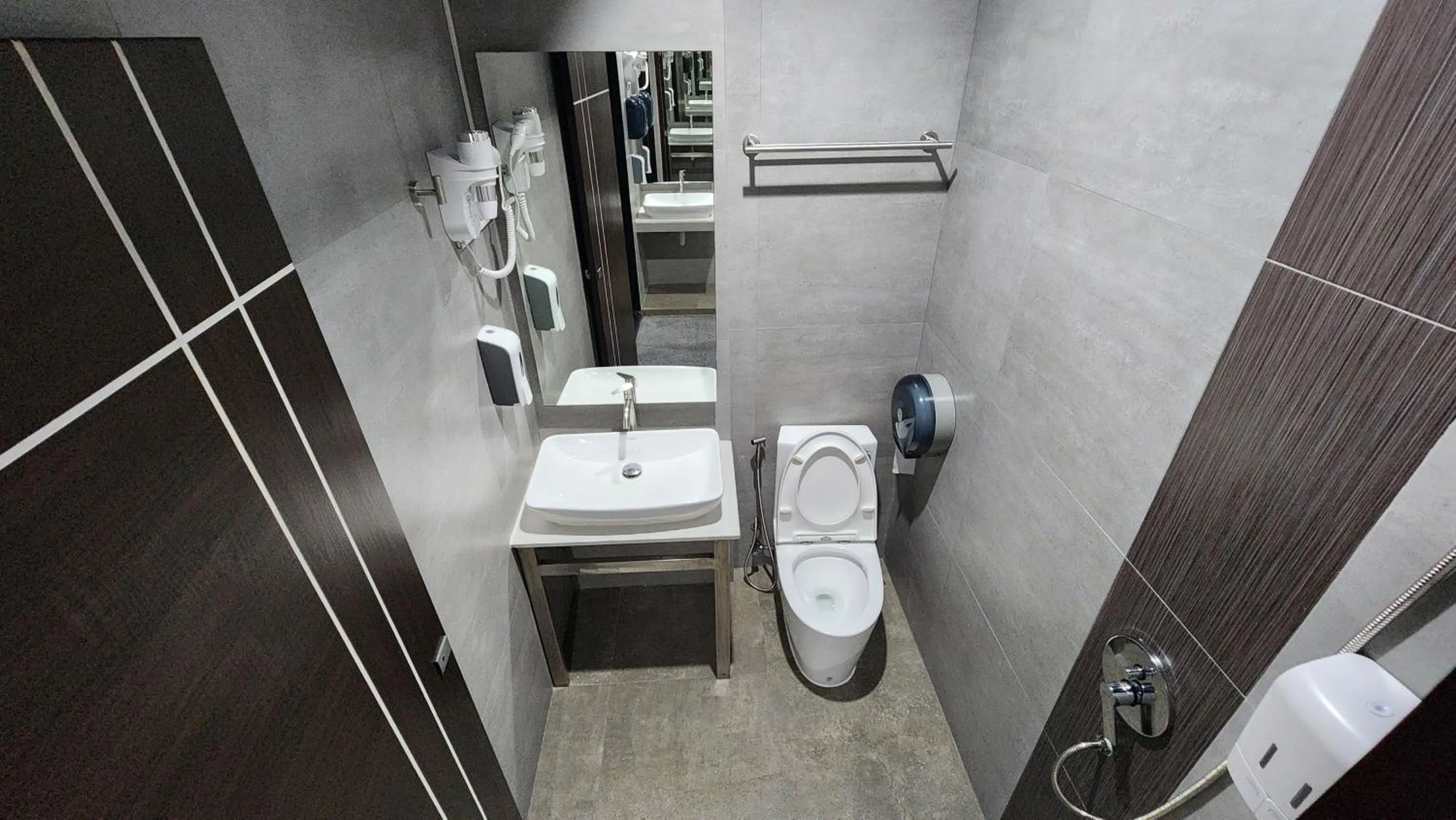 Toilet in Hotel Ordinary Bangkok