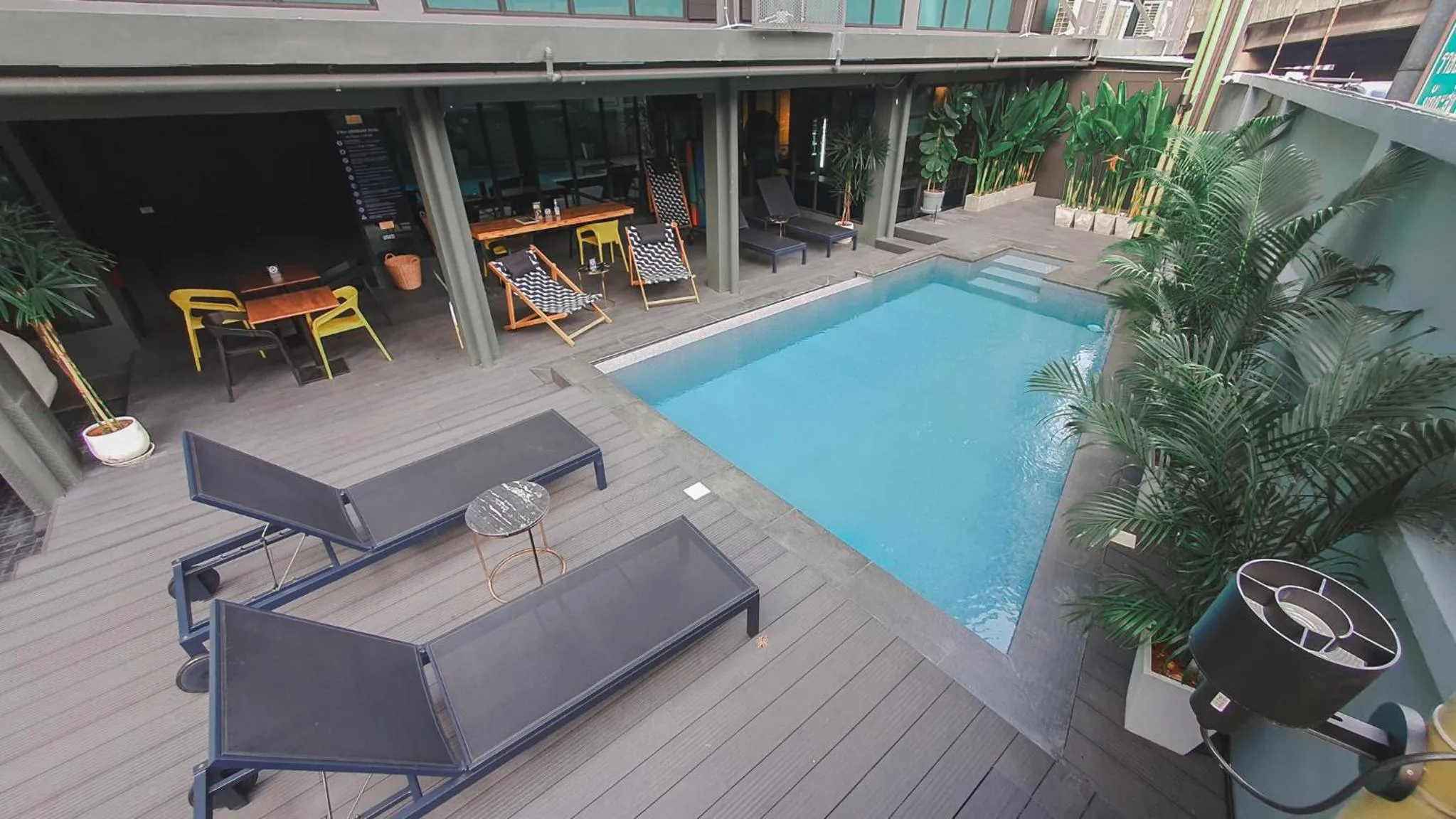 Swimming pool in Hotel Ordinary Bangkok