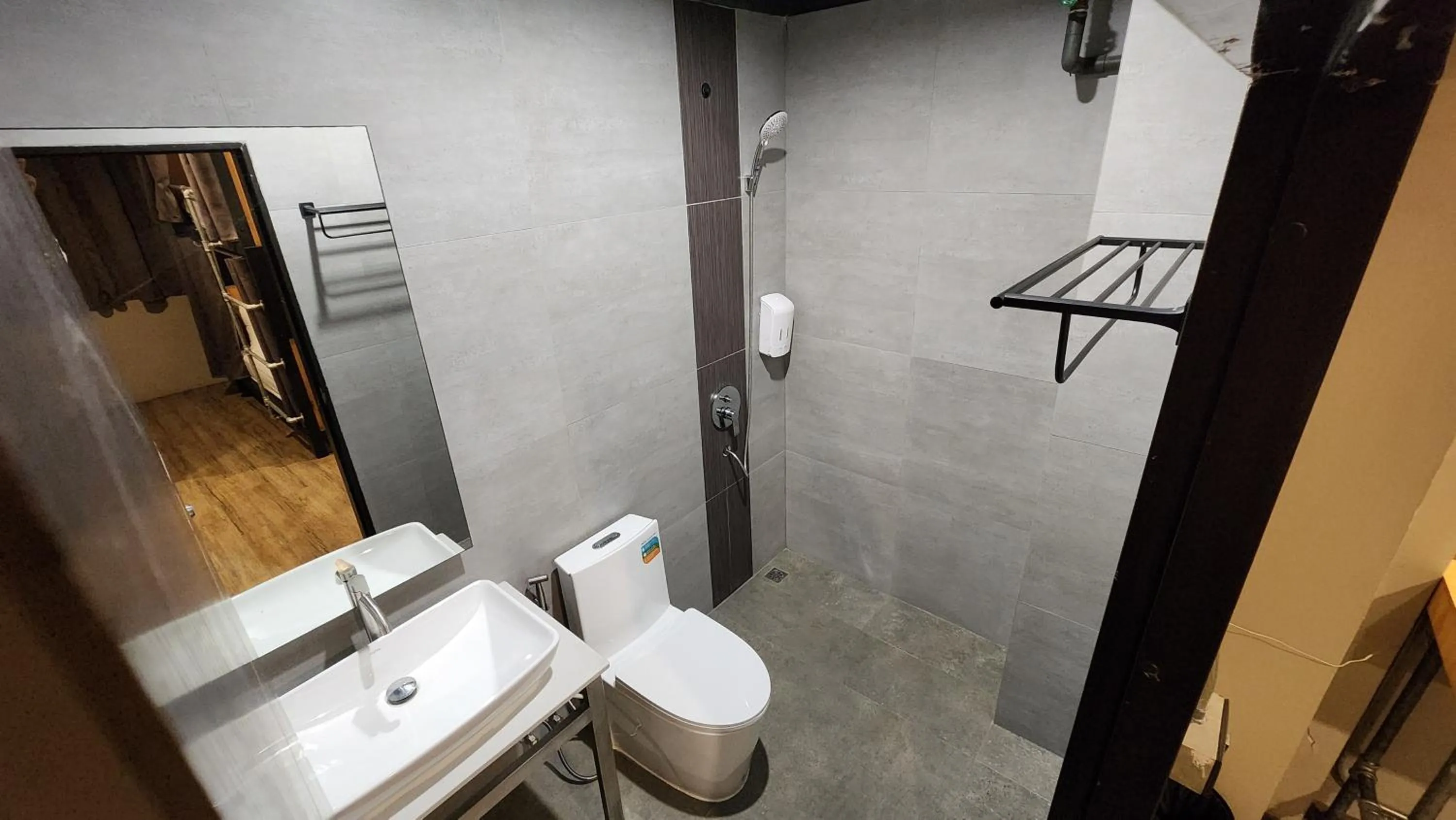 Shower in Hotel Ordinary Bangkok