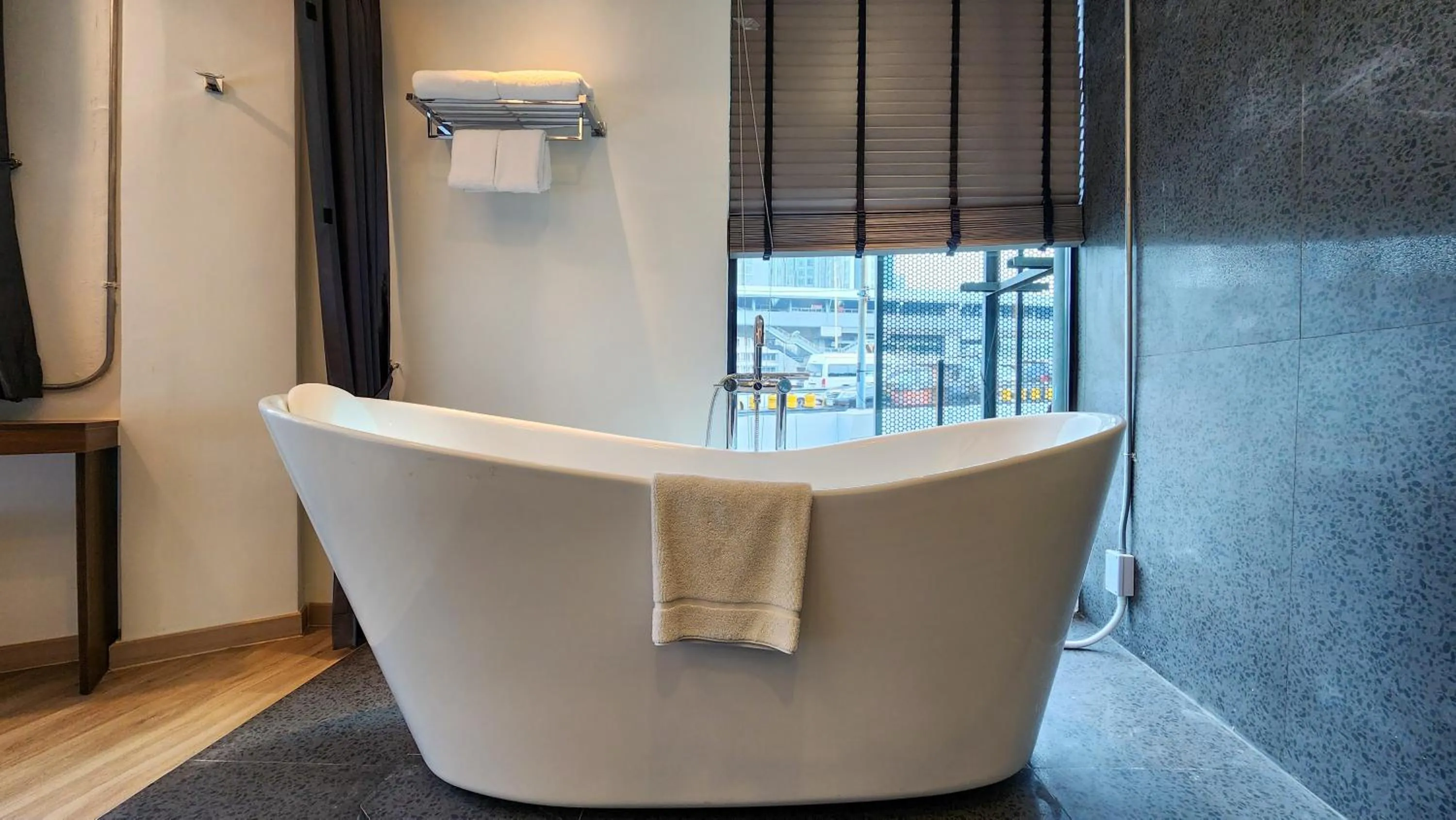 Hot Tub in Hotel Ordinary Bangkok