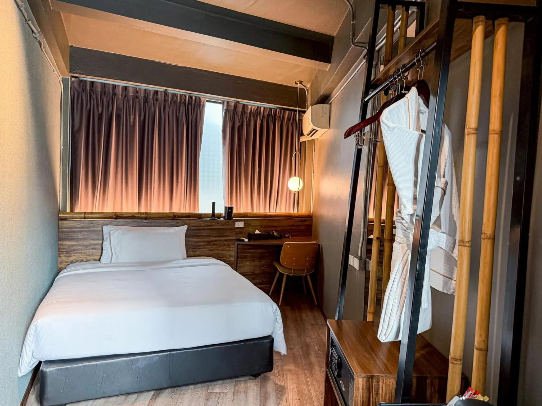 Bed in Hotel Ordinary Bangkok