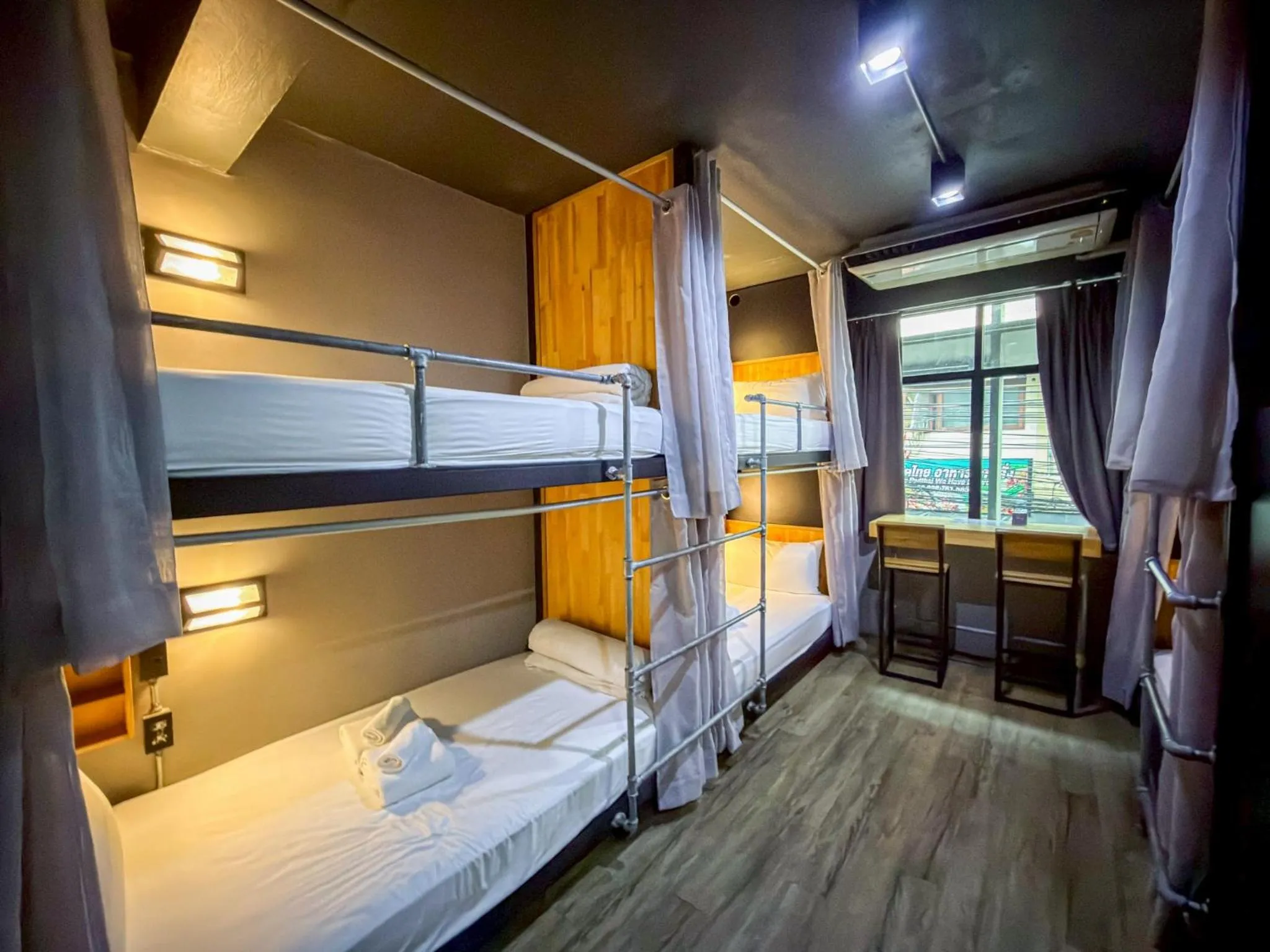 Bedroom, Bed in Hotel Ordinary Bangkok