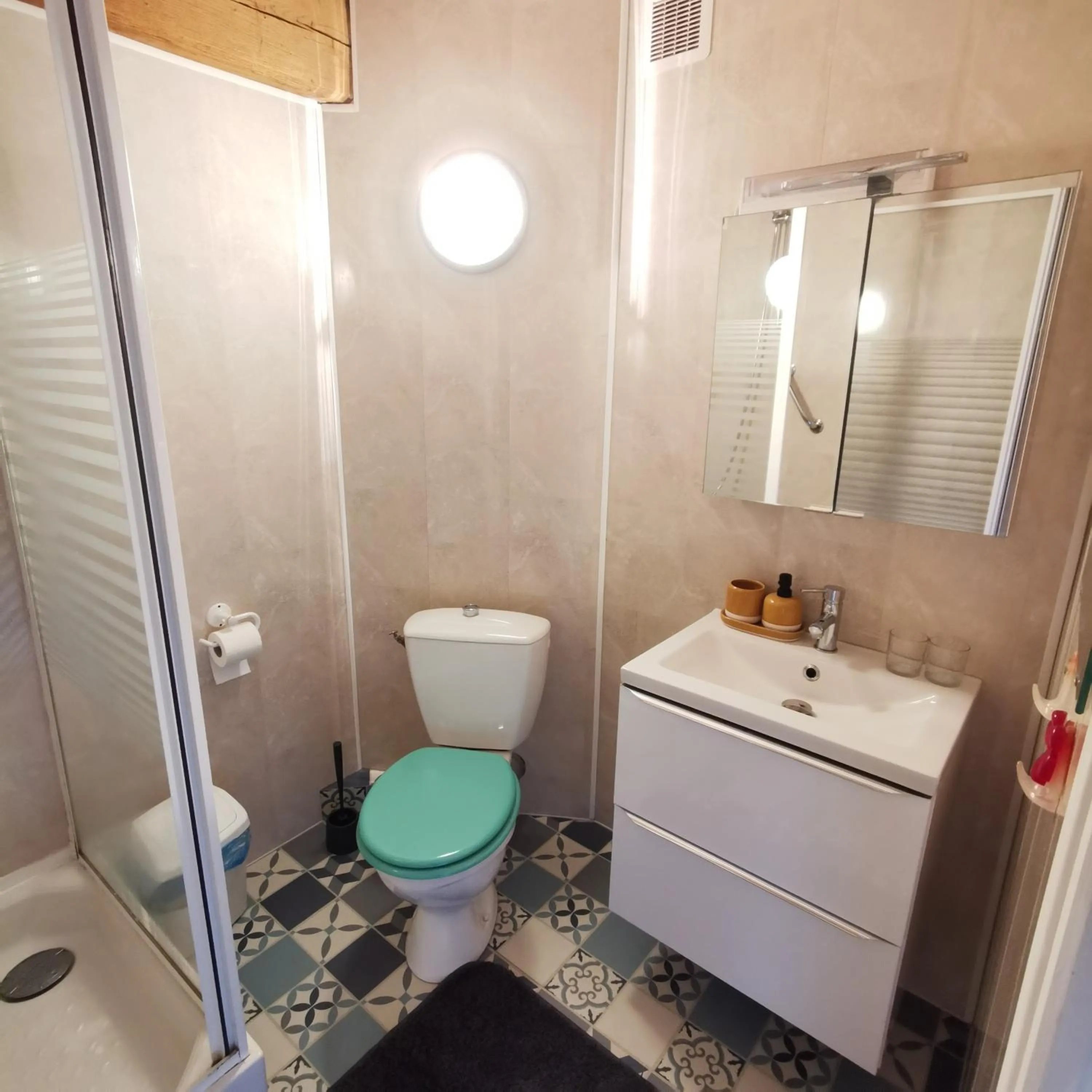 Shower in Auberge du Précontent