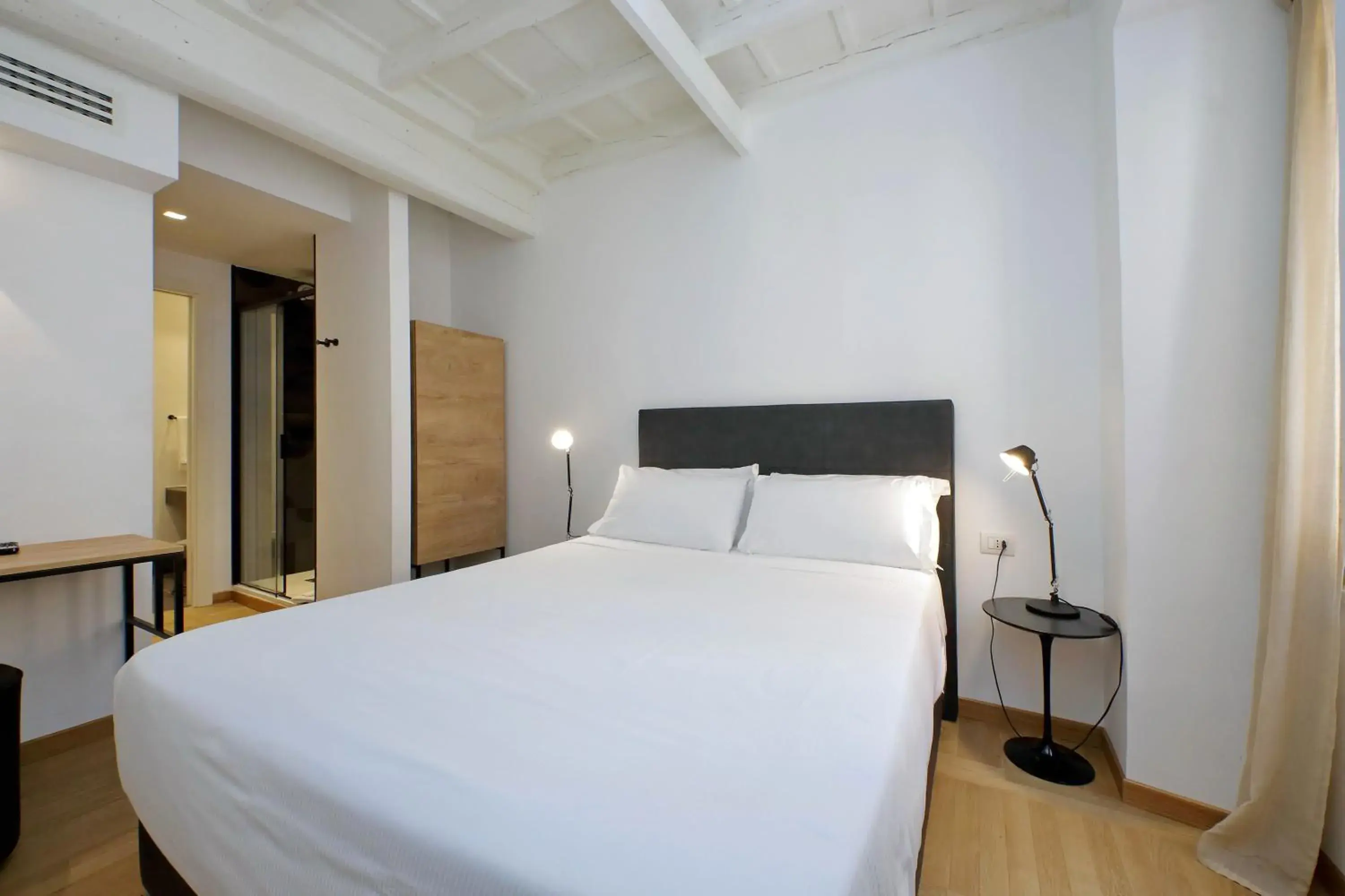 Deluxe Room - single occupancy in Youroom Vite Deluxe Room - single occupancy in Youroom Vite