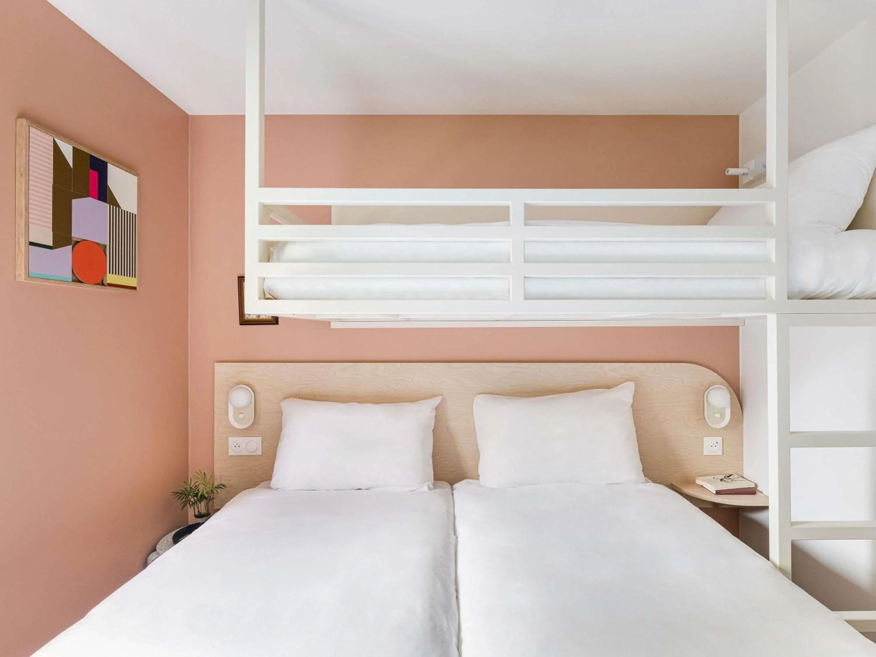 Bedroom, Bed in greet Hôtel Prévessin Genève Aéroport