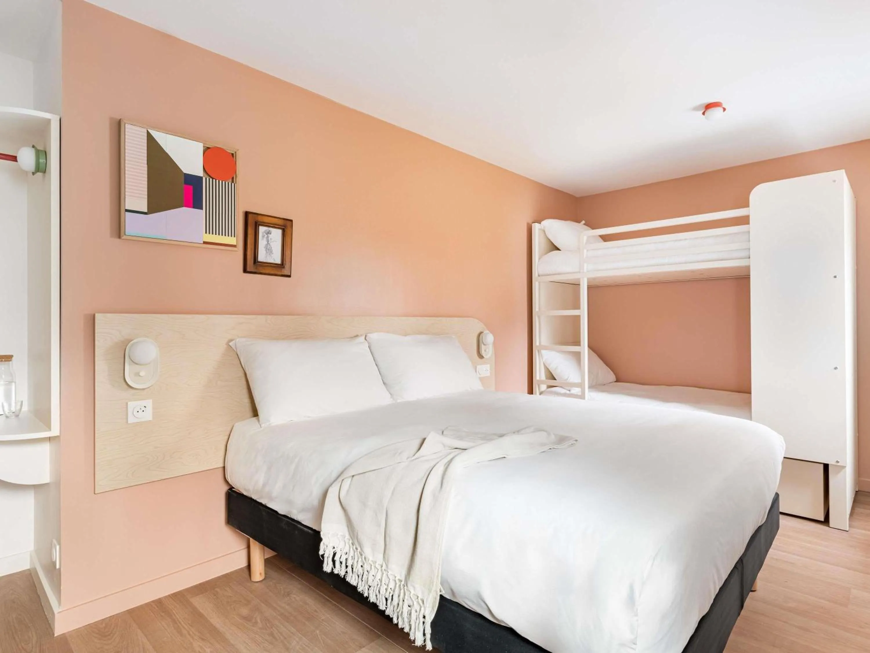 Bedroom, Bed in greet Hôtel Prévessin Genève Aéroport