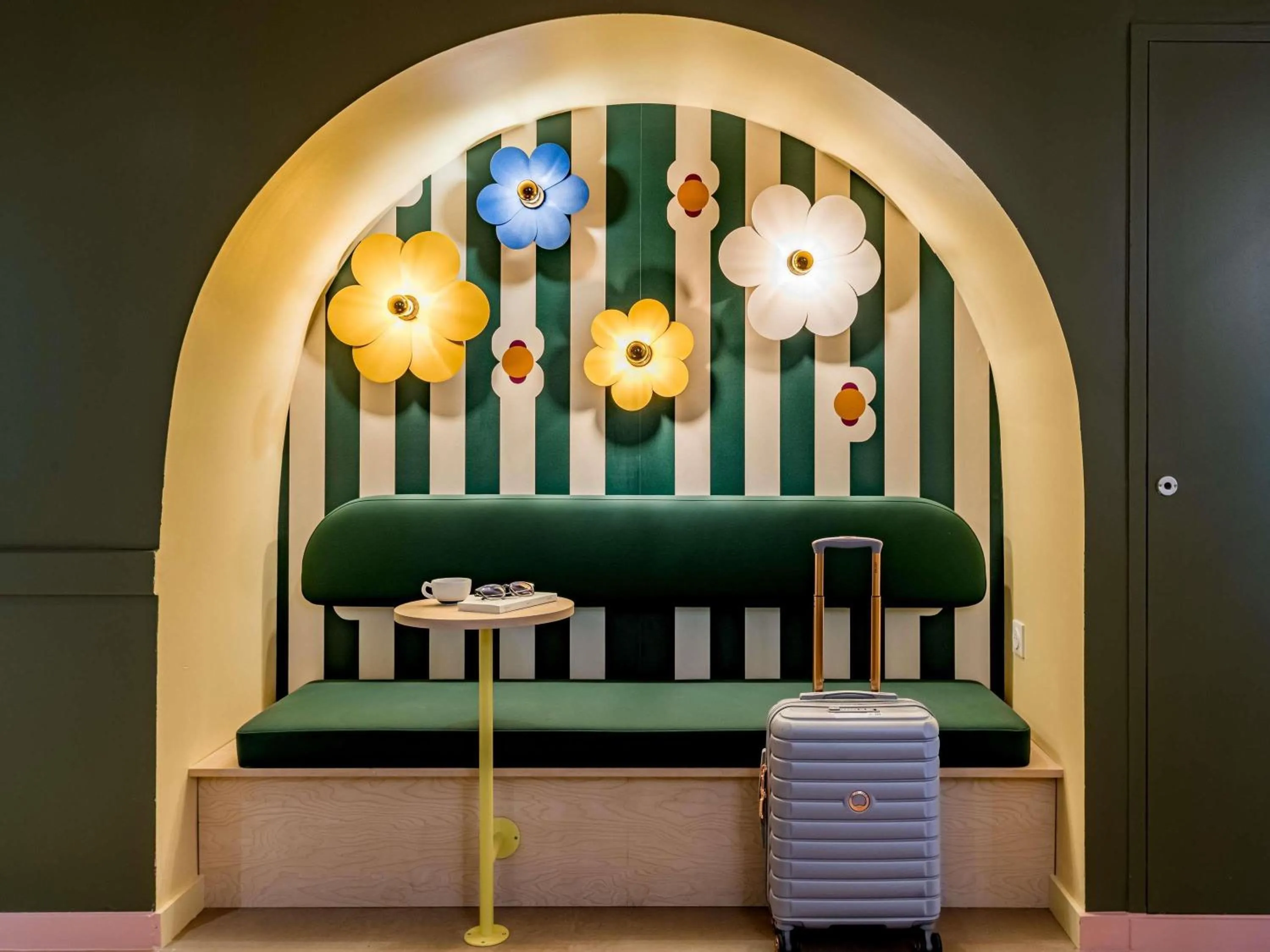 Property building in greet Hôtel Prévessin Genève Aéroport