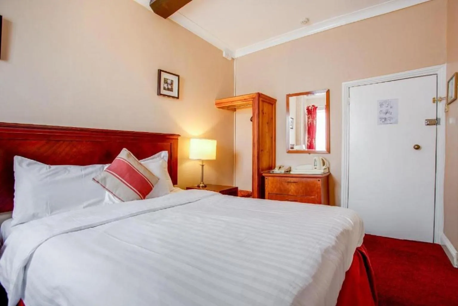 Bedroom in The Rose And Crown Hotel