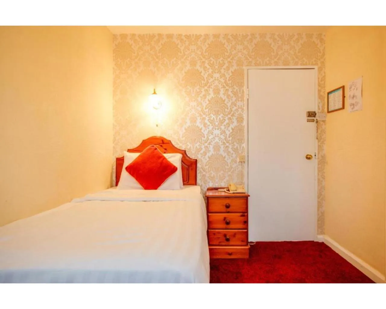 Bedroom in The Rose And Crown Hotel