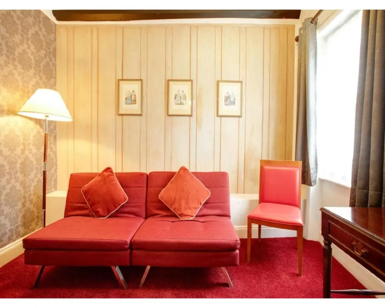 Bedroom in The Rose And Crown Hotel