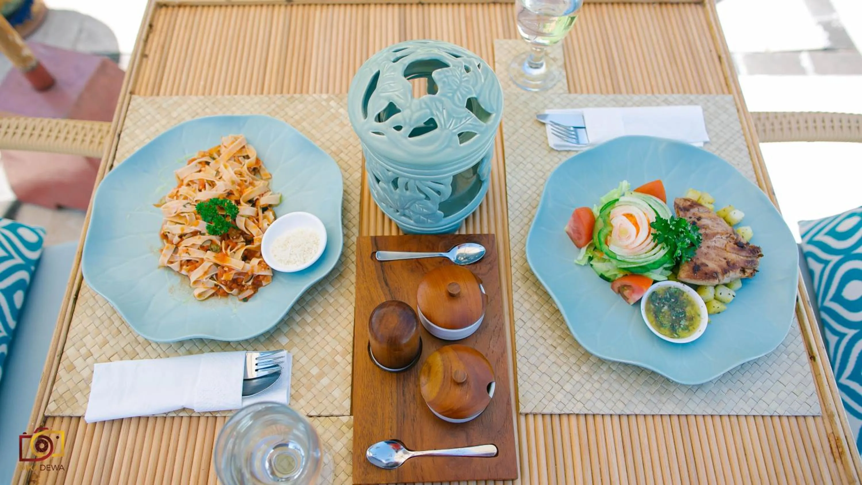 Restaurant/places to eat in Lotus Bungalows