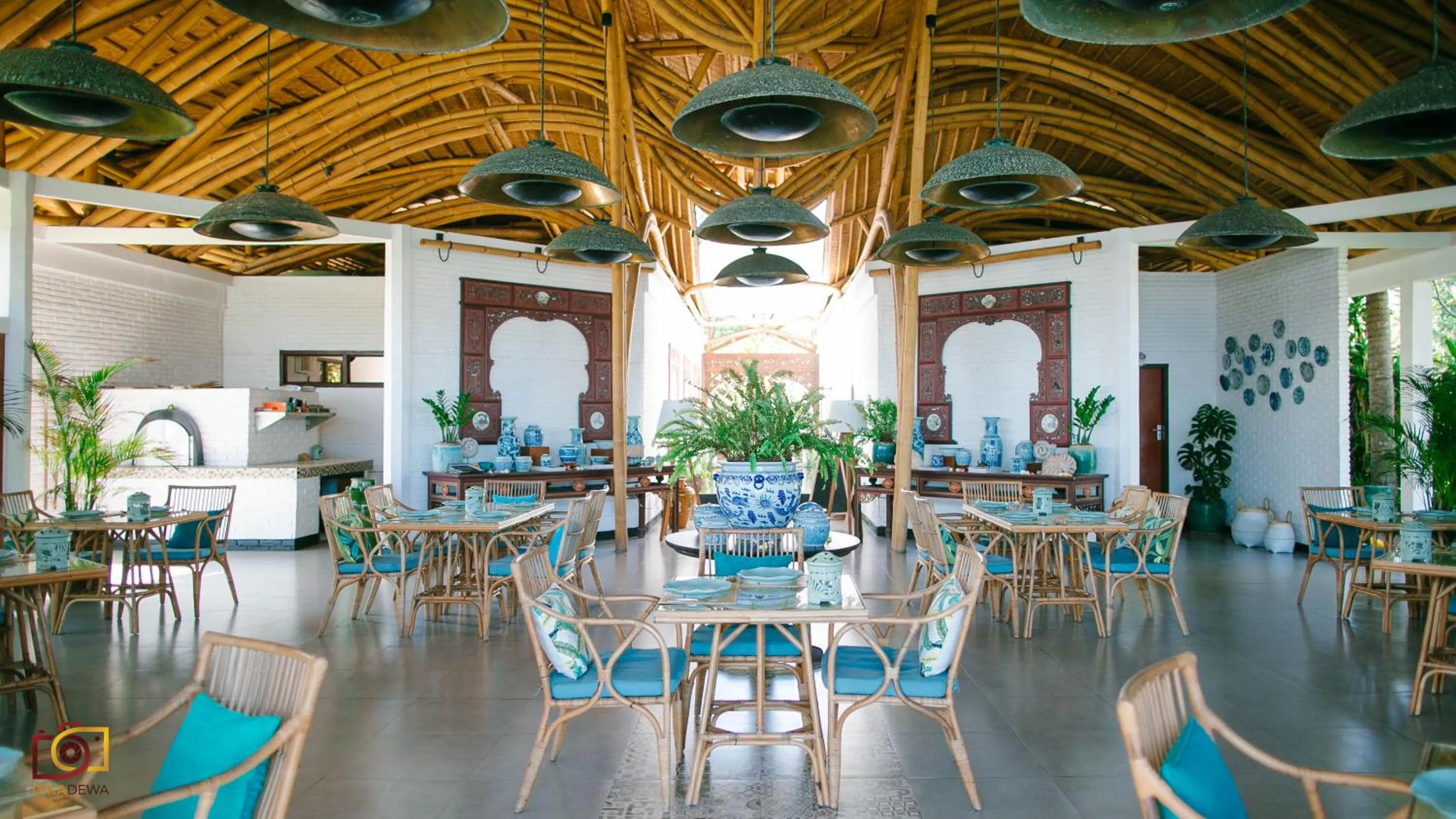 Restaurant/places to eat in Lotus Bungalows