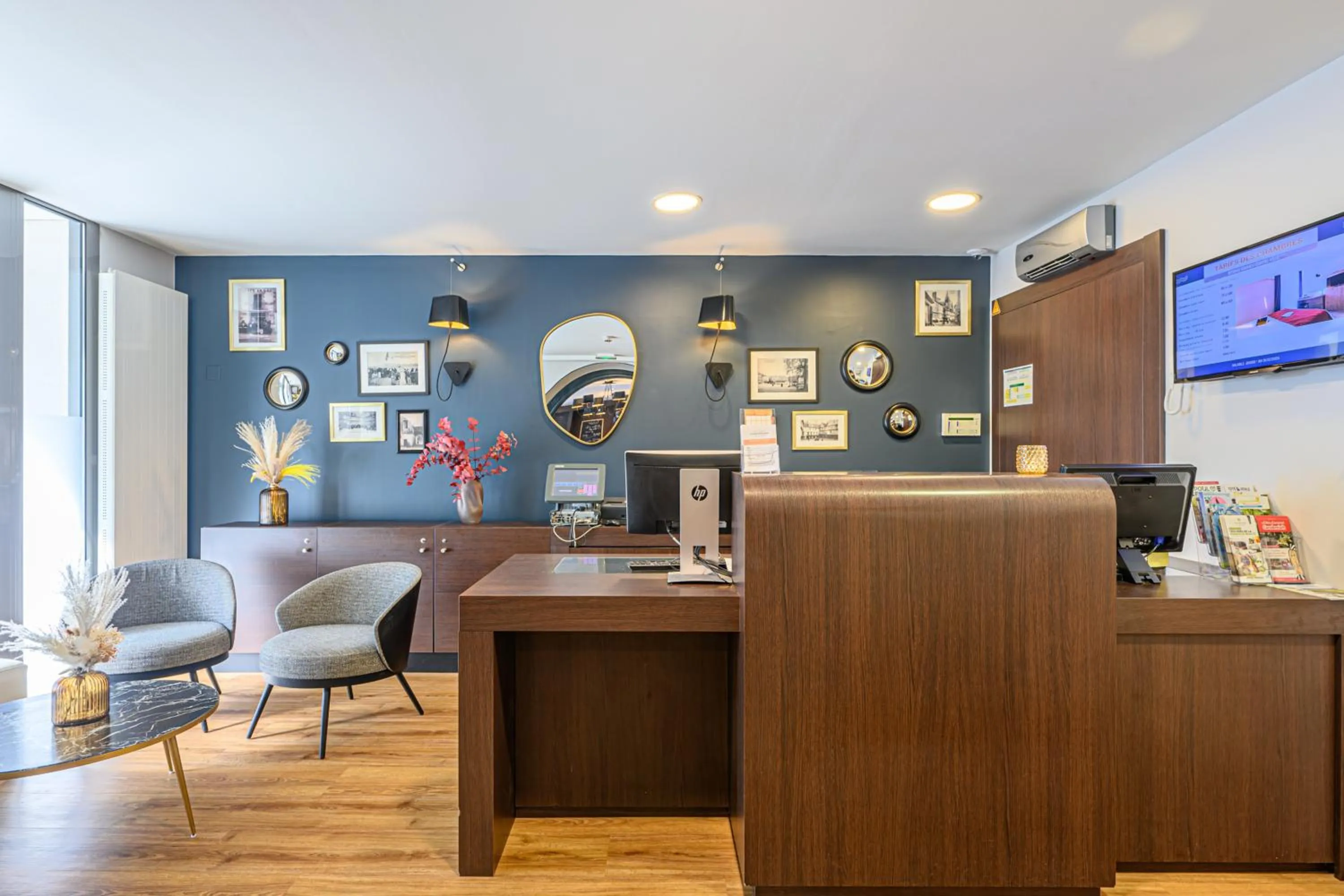 Lobby or reception in Kyriad Vannes Centre Ville