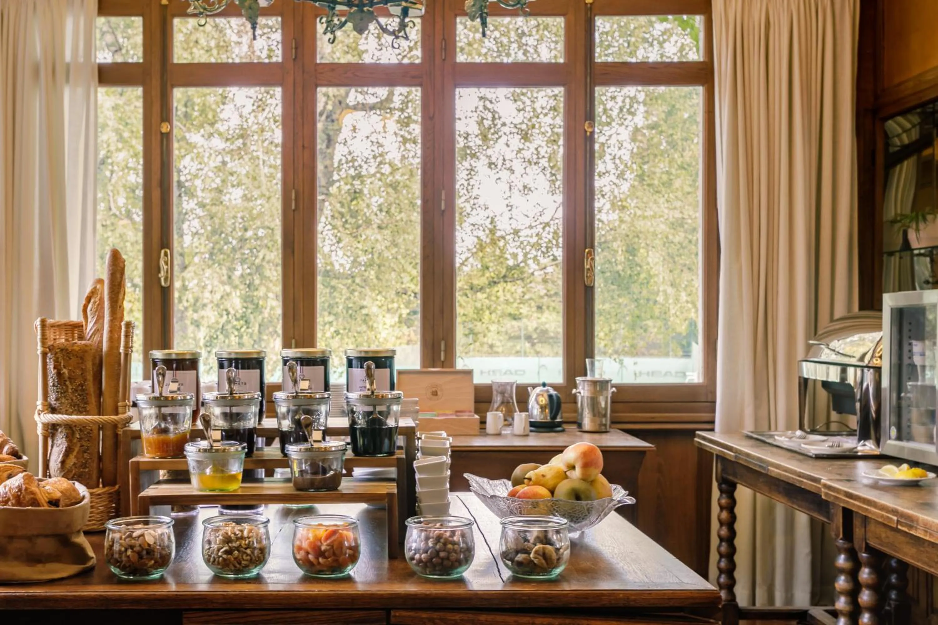 Buffet breakfast in La Verniaz et ses Chalets