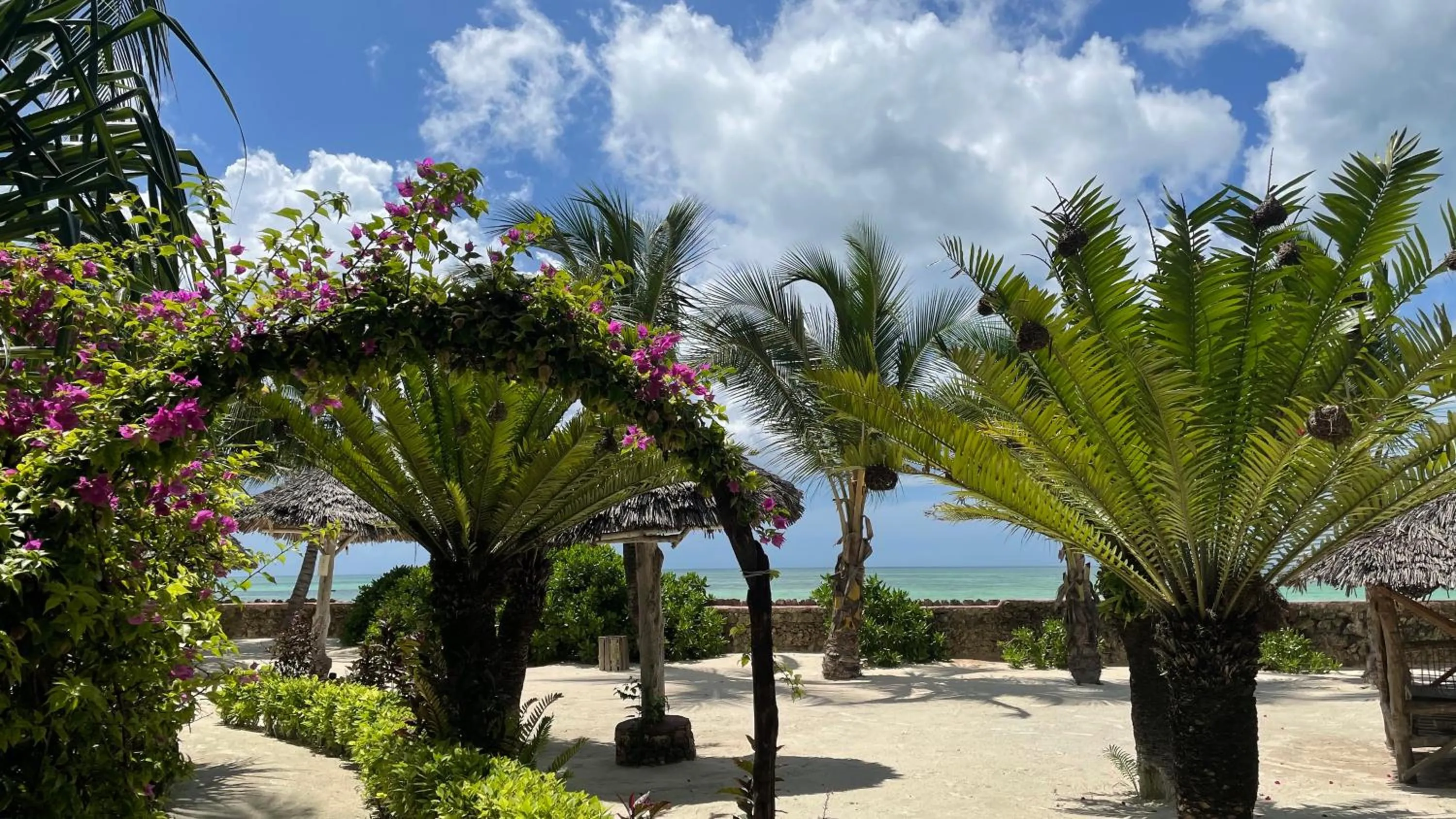 Beach in Samaki Lodge & Spa
