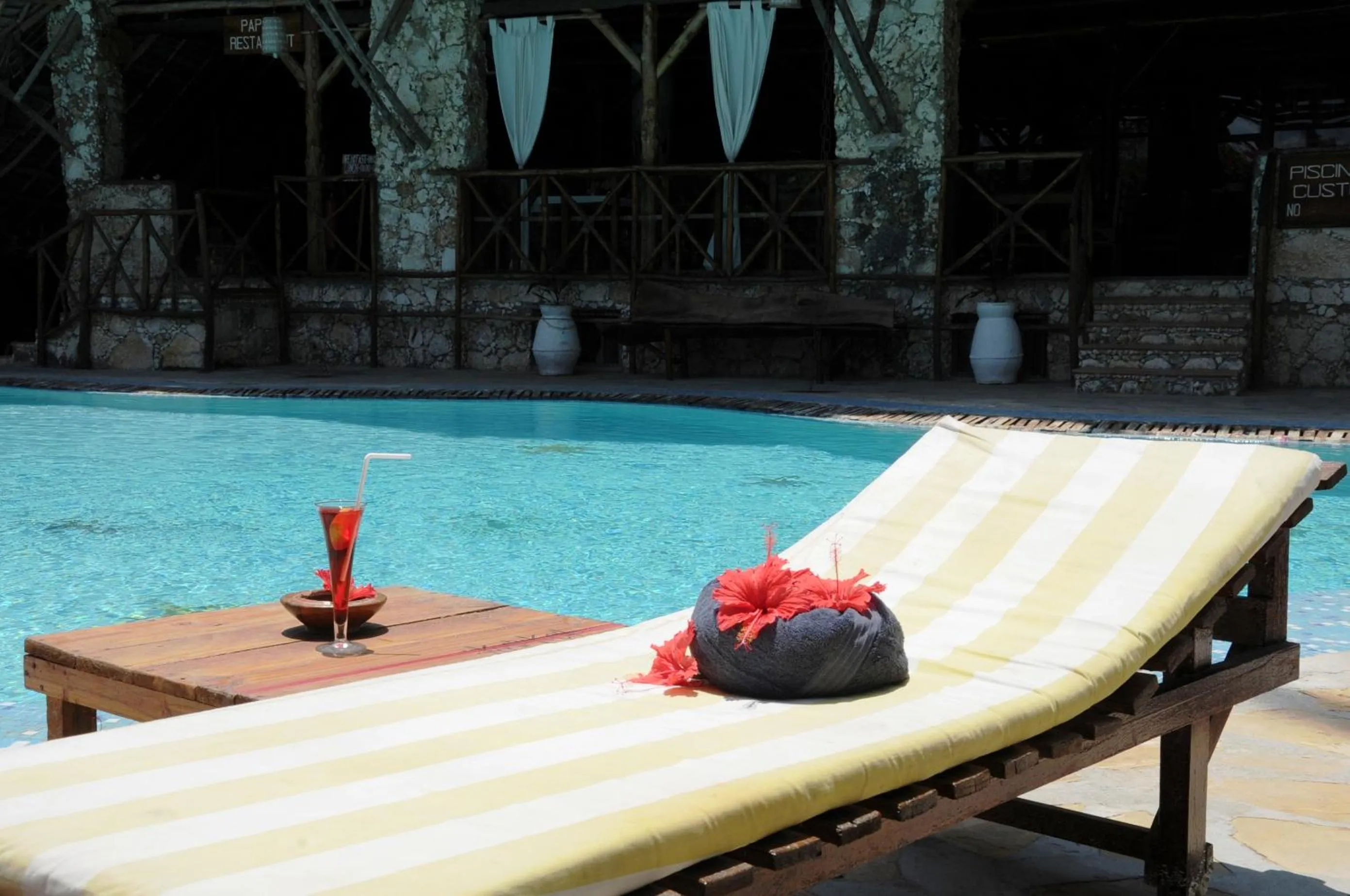 Swimming pool in Samaki Lodge & Spa