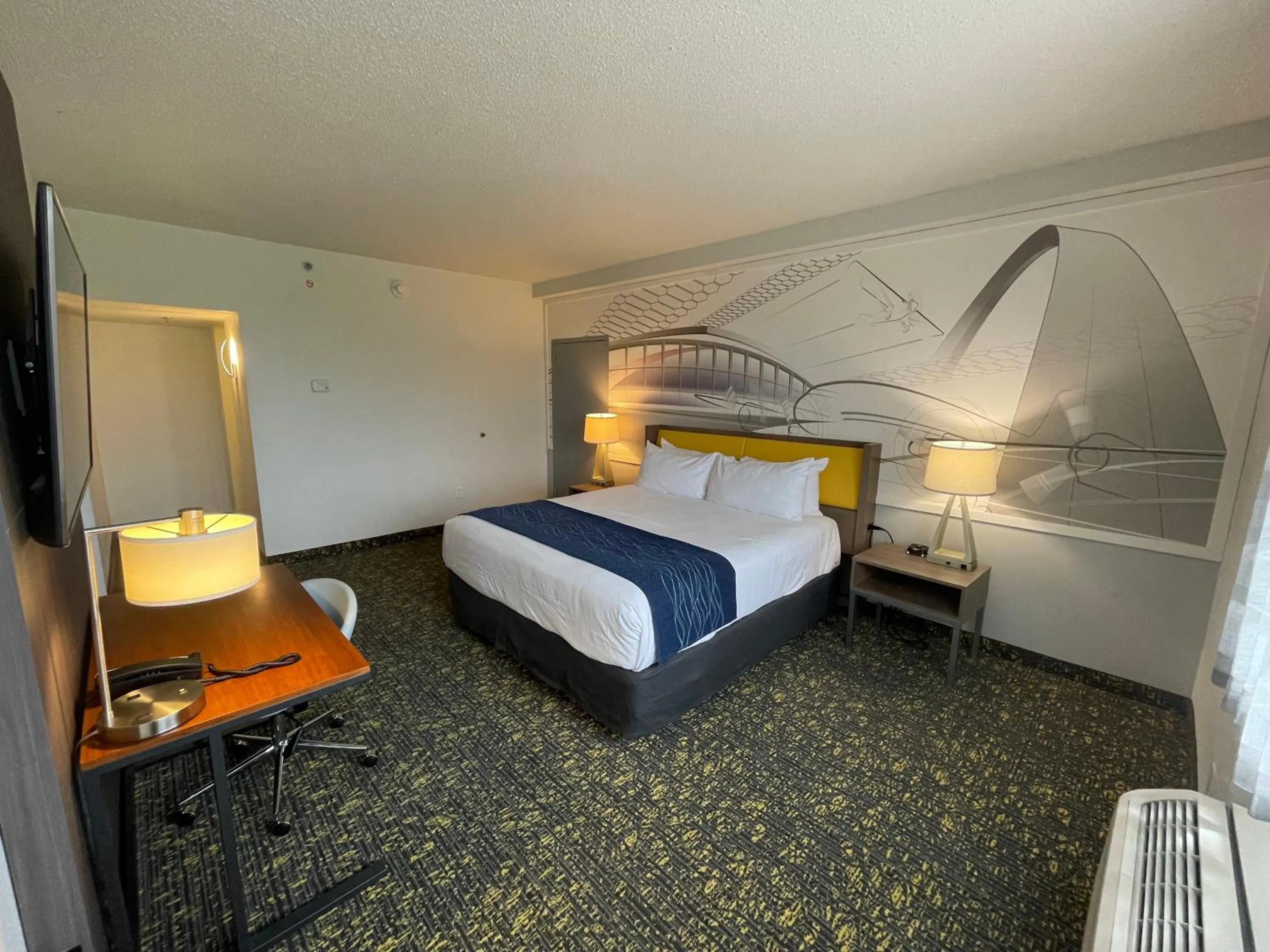 Bed in Saint Louis Airport Hotel