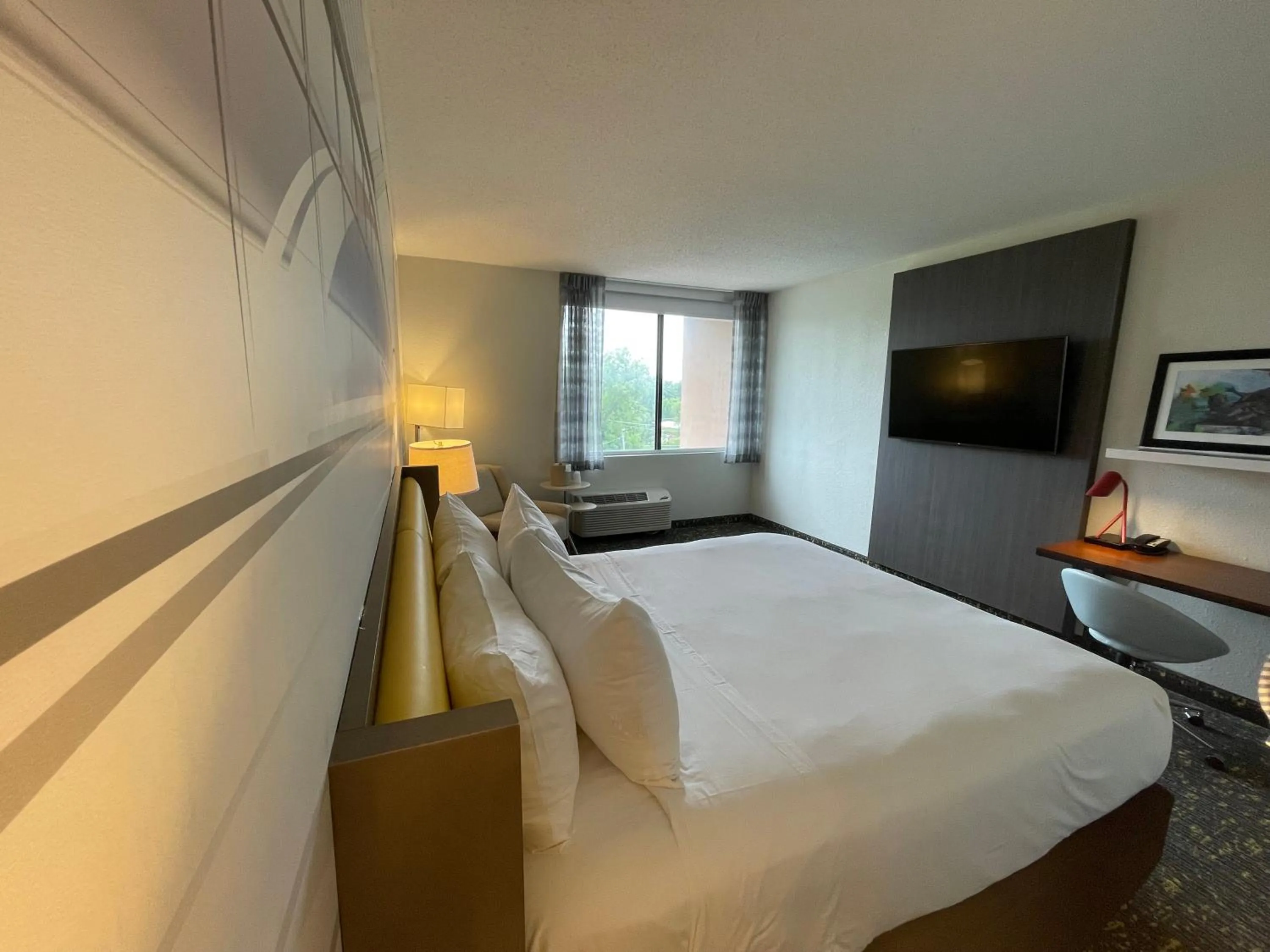 Bed in Saint Louis Airport Hotel