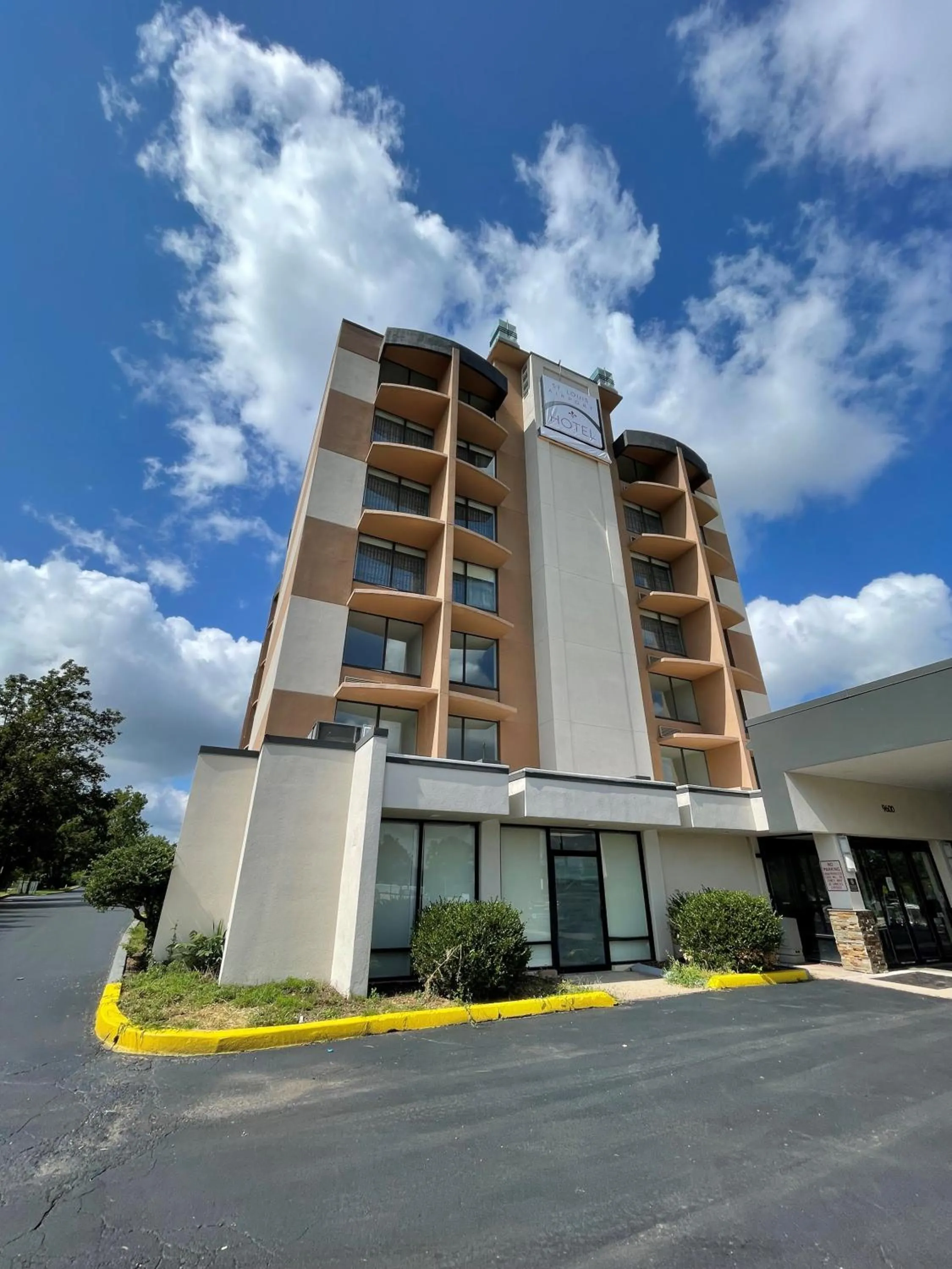 Property building in Saint Louis Airport Hotel