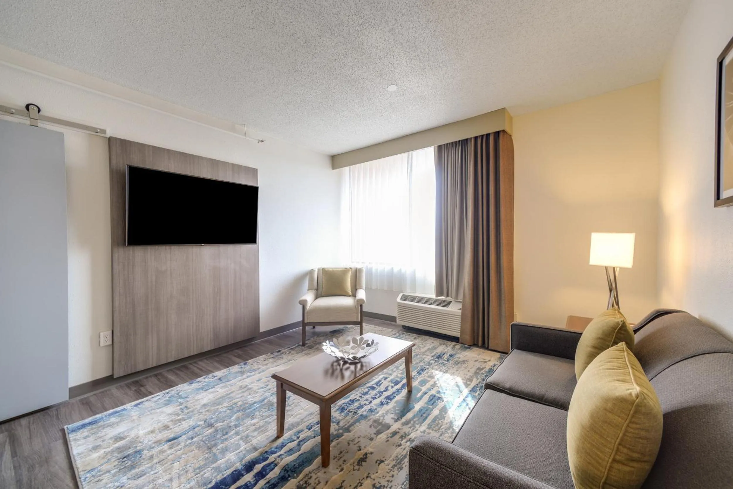 Seating area in Saint Louis Airport Hotel