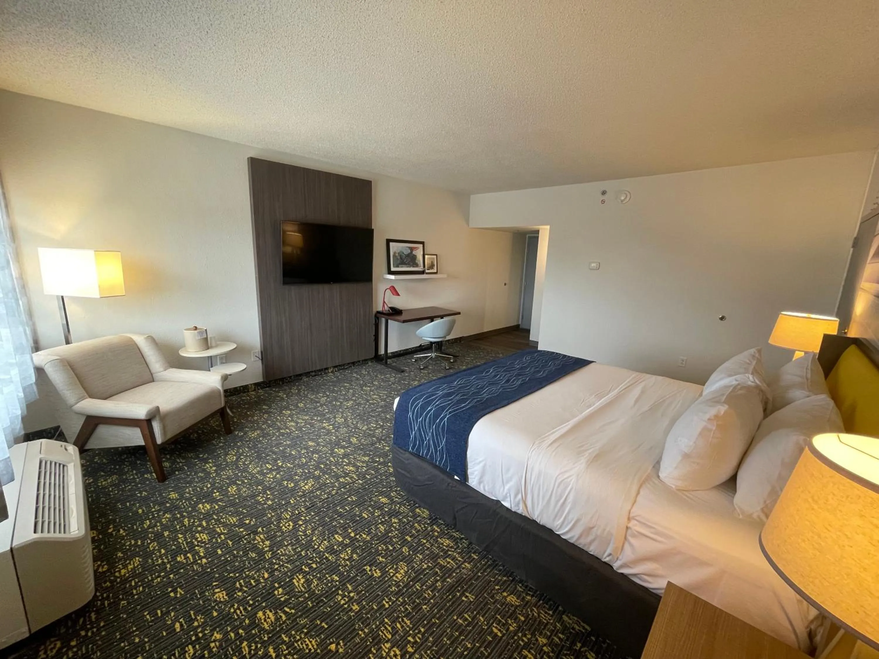 Bed in Saint Louis Airport Hotel