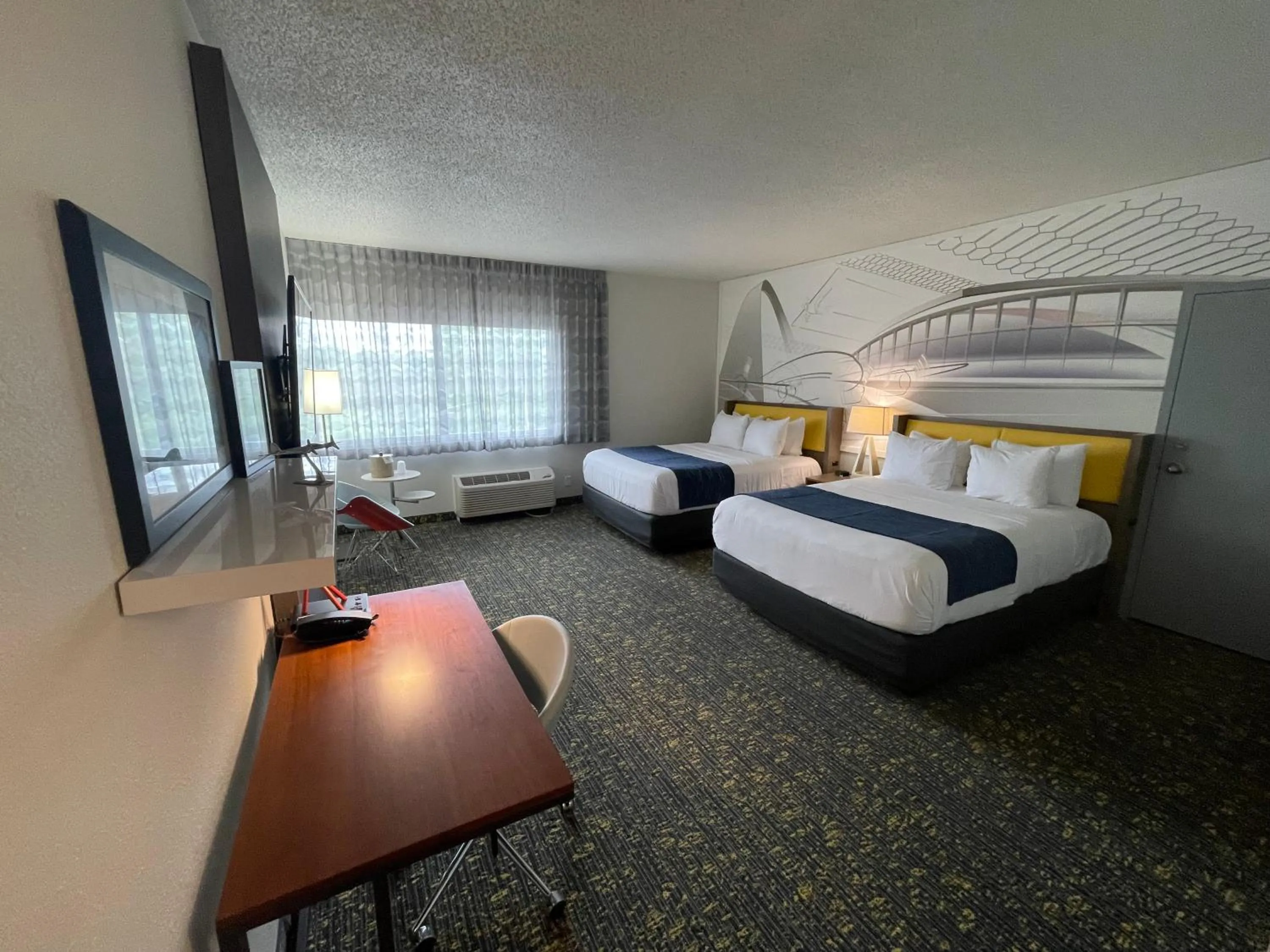 Bed in Saint Louis Airport Hotel