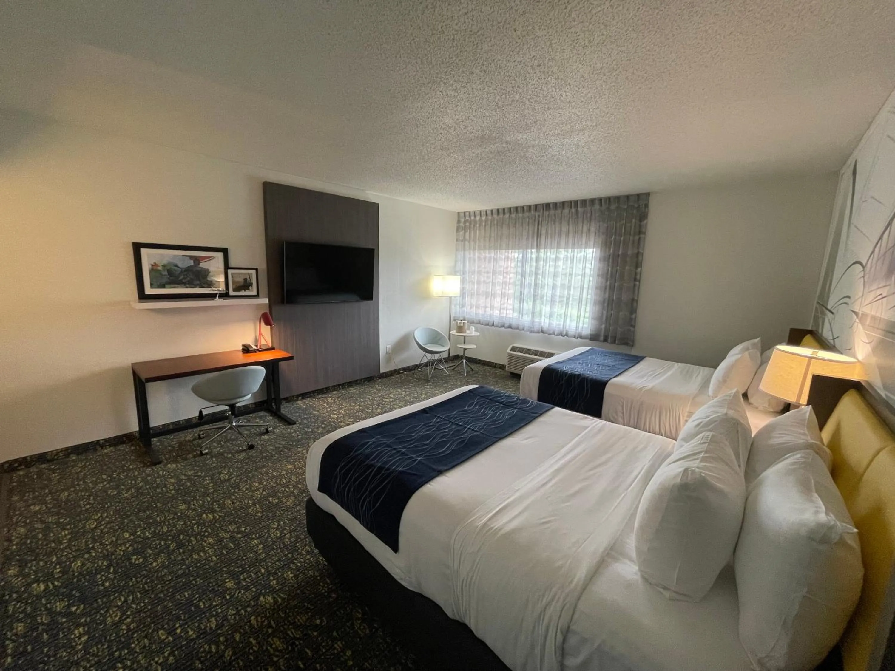 Bed in Saint Louis Airport Hotel