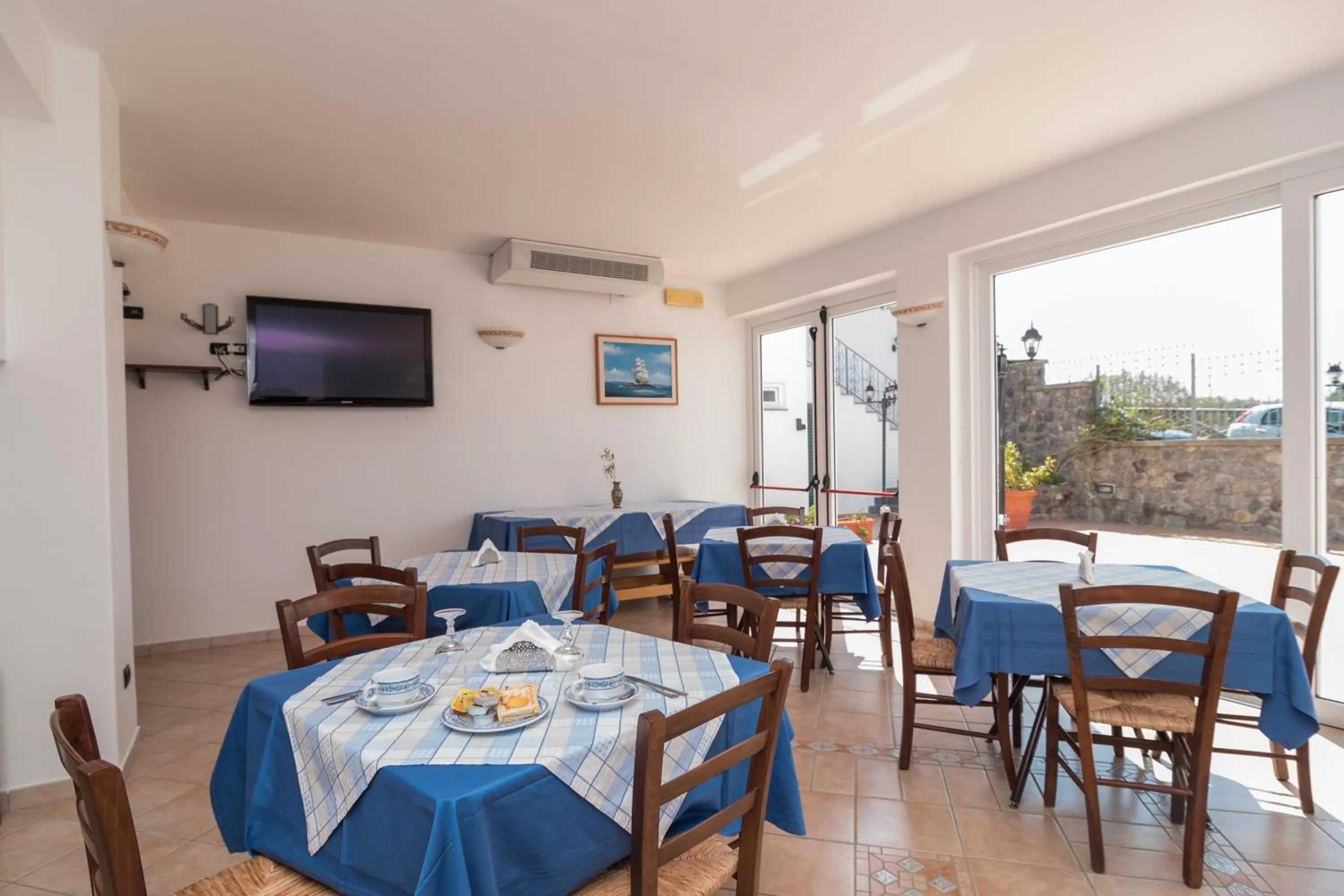 Restaurant/places to eat in Hotel Villa Fumerie