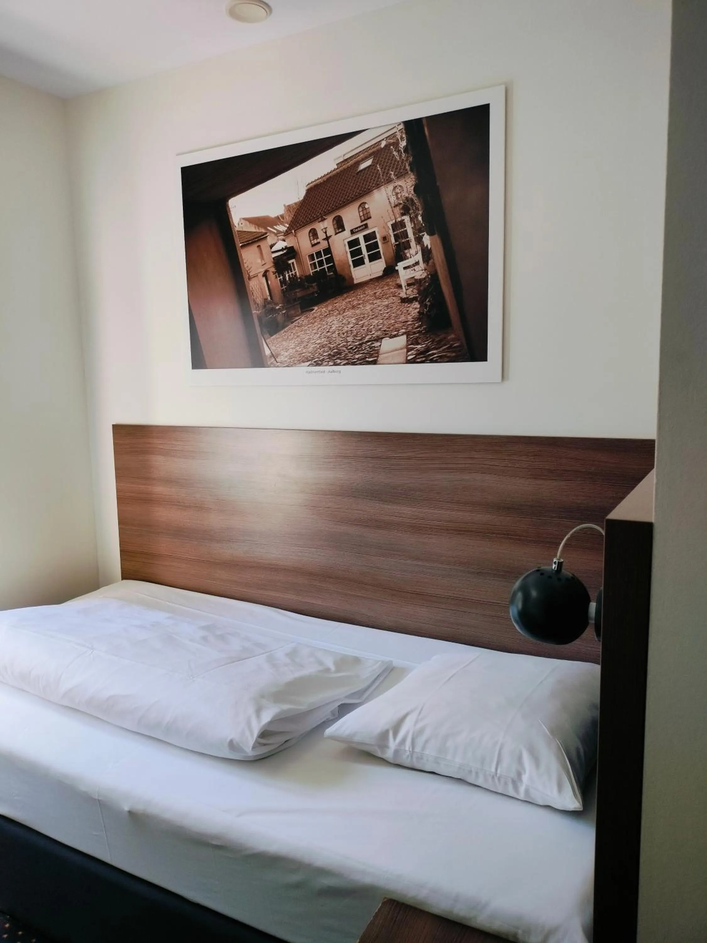 Bed in Dancenter Hotel Jomfru Ane