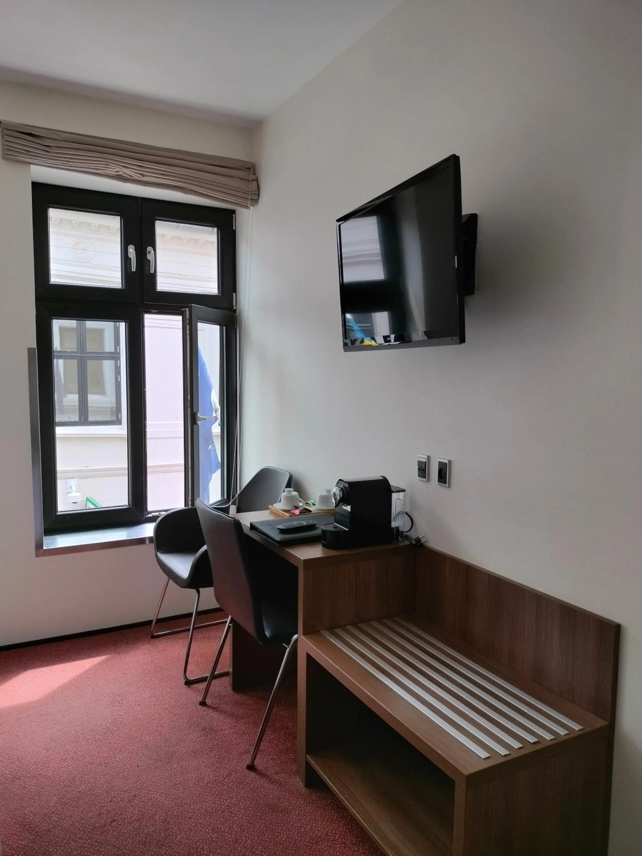 TV and multimedia in Dancenter Hotel Jomfru Ane