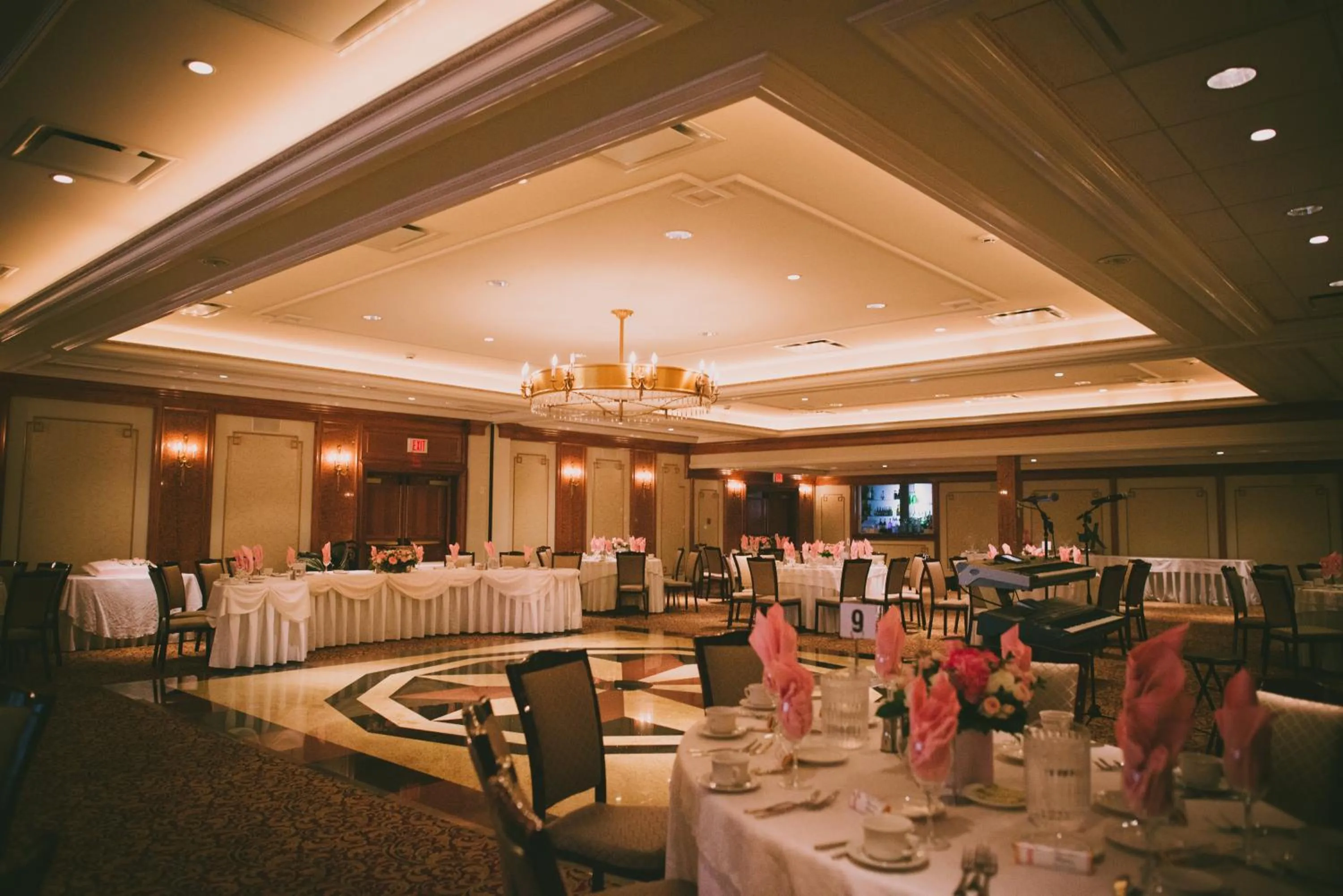 Restaurant/places to eat in Norwalk Inn & Conference Center