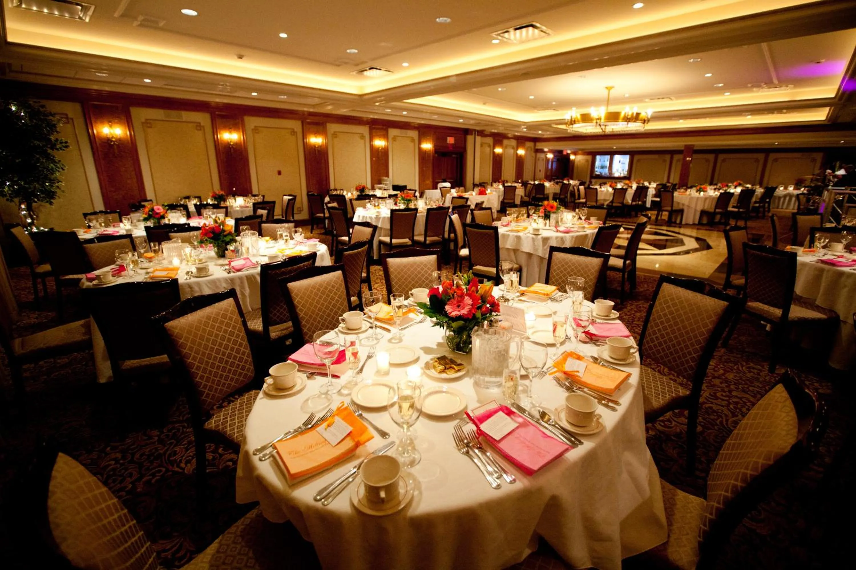 Restaurant/places to eat in Norwalk Inn & Conference Center