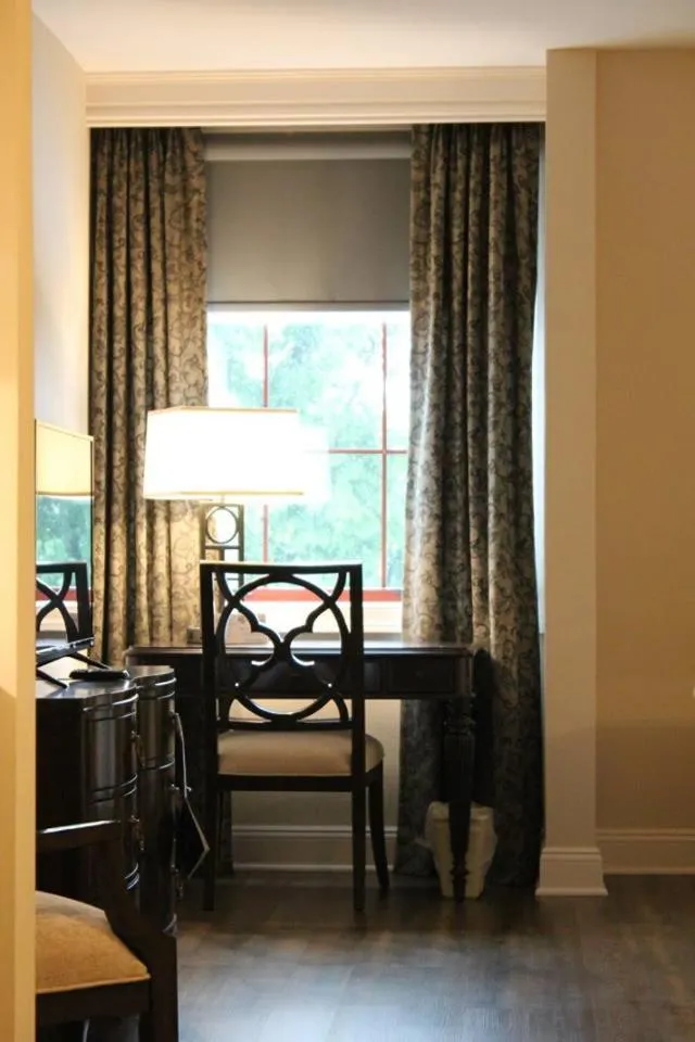 Bed in Norwalk Inn & Conference Center