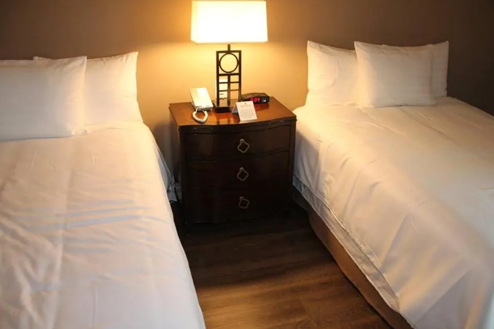 Bed in Norwalk Inn & Conference Center