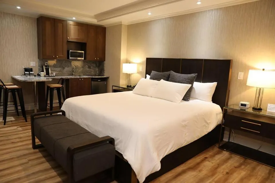 Bed in Norwalk Inn & Conference Center